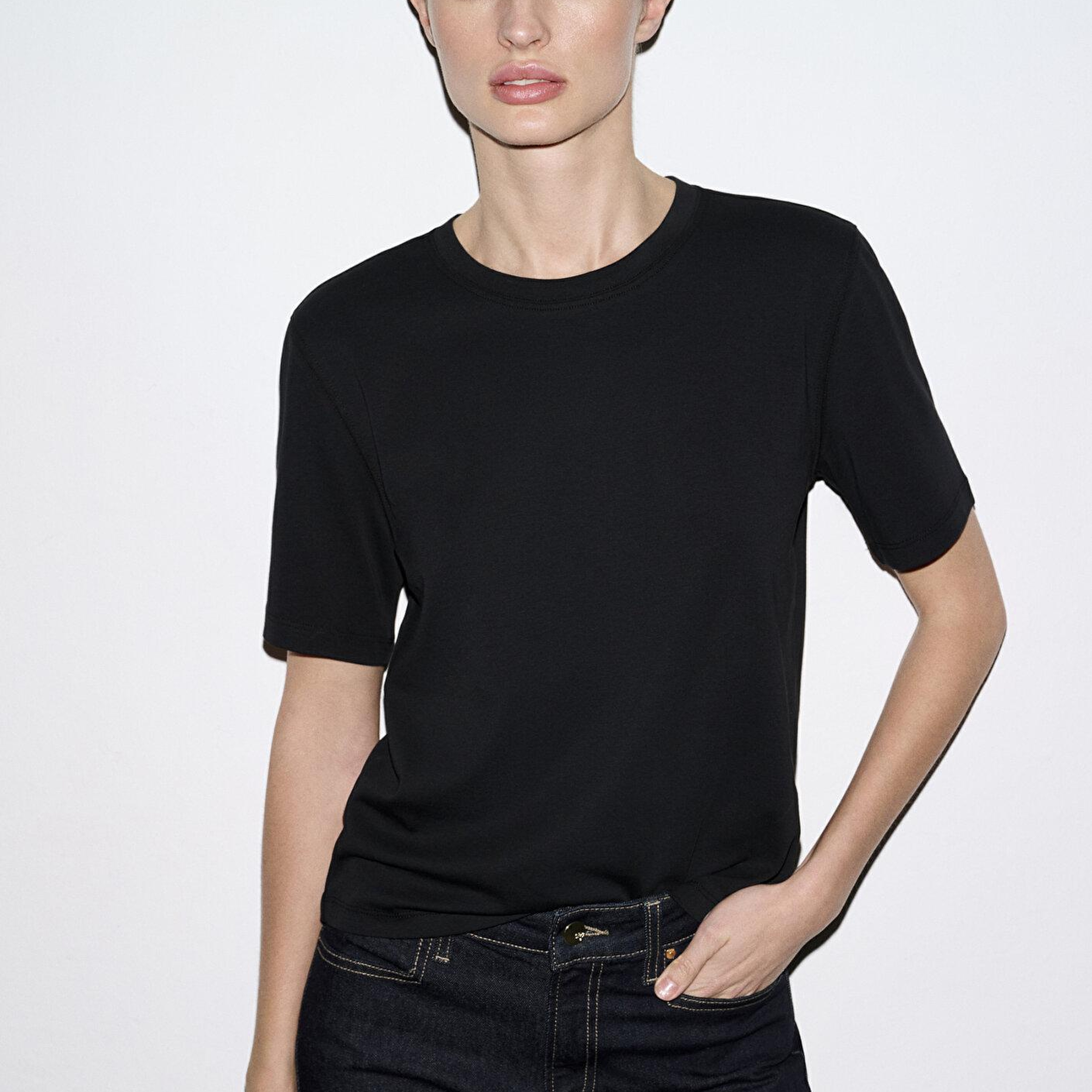 Mavi Siyah Basic Tişört Semi Slim Fit / Yarı Dar Kesim 1613588-900