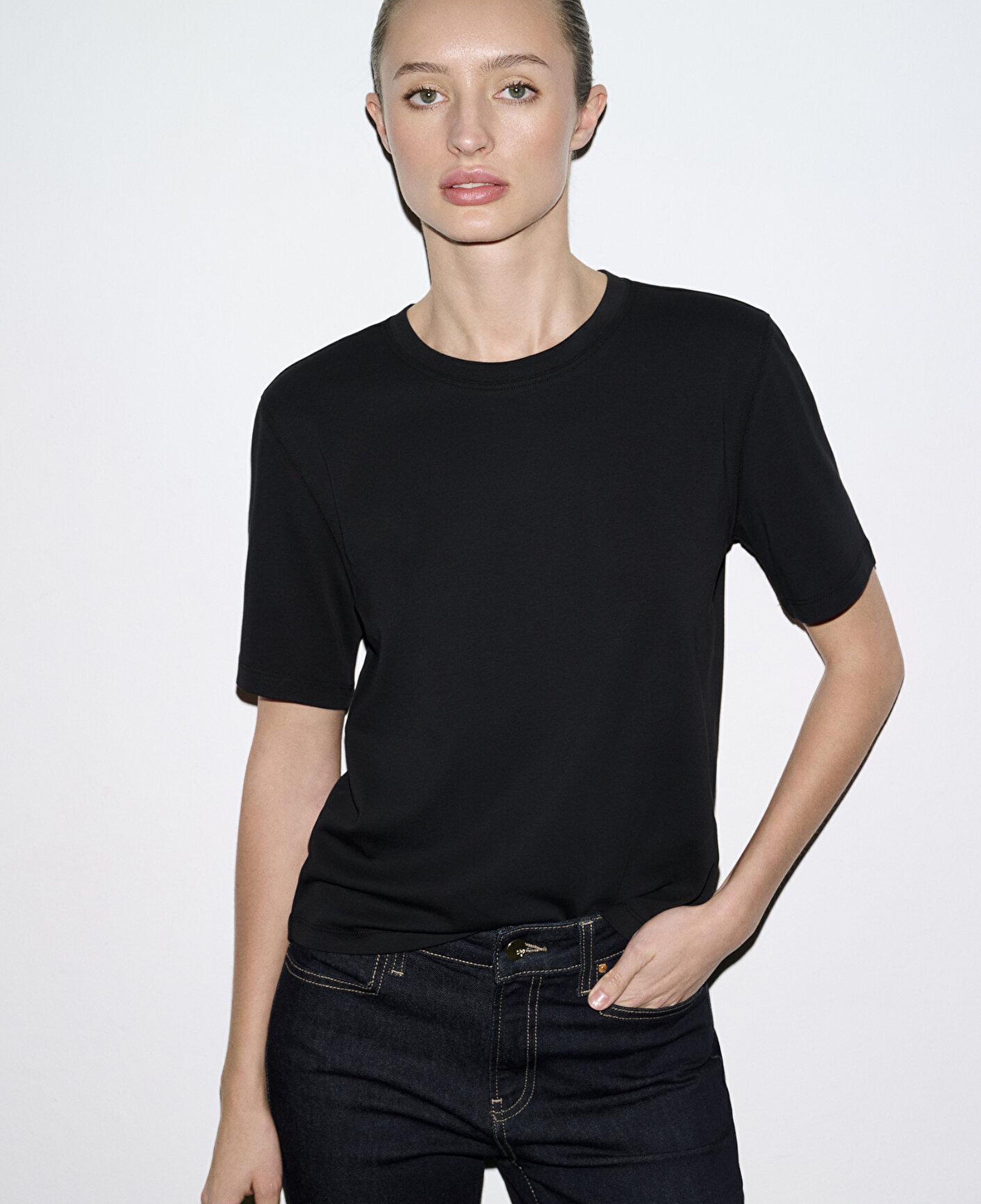 Mavi Siyah Basic Tişört Semi Slim Fit / Yarı Dar Kesim 1613588-900