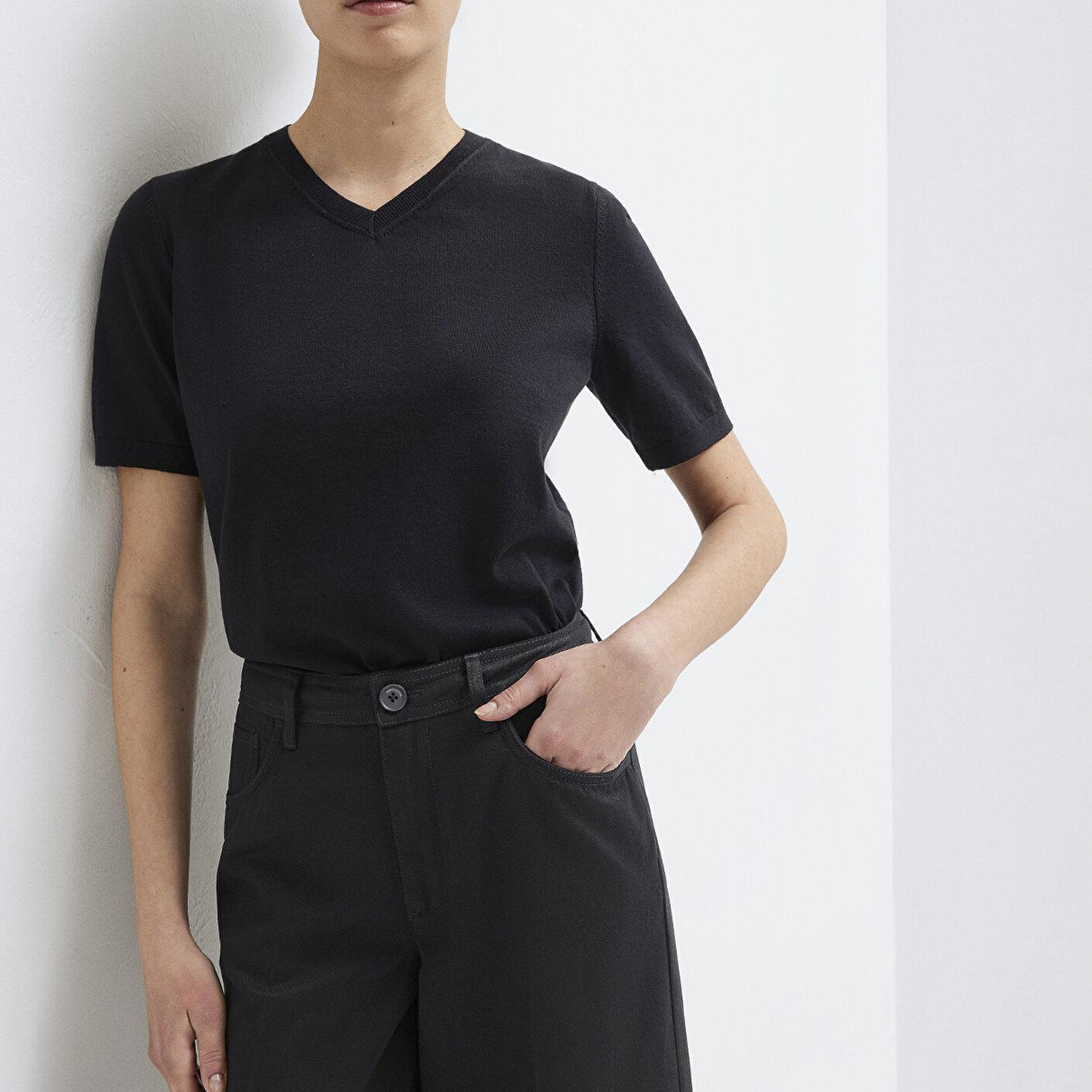 Mavi V Yaka Siyah Triko Regular Fit / Normal Kesim 1710868-900