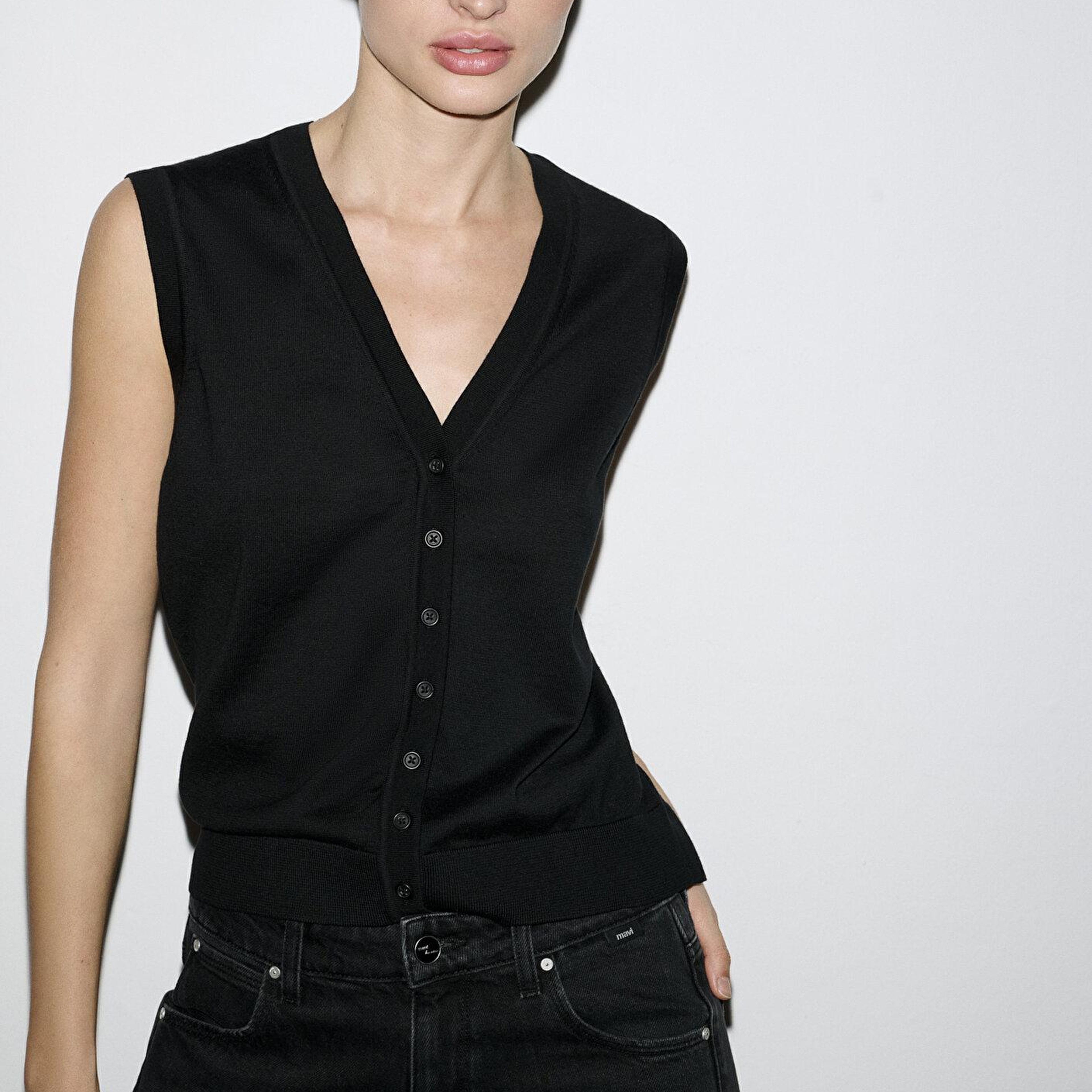 Mavi Düğmeli Siyah Triko Yelek Slim Fit / Dar Kesim 1710867-900