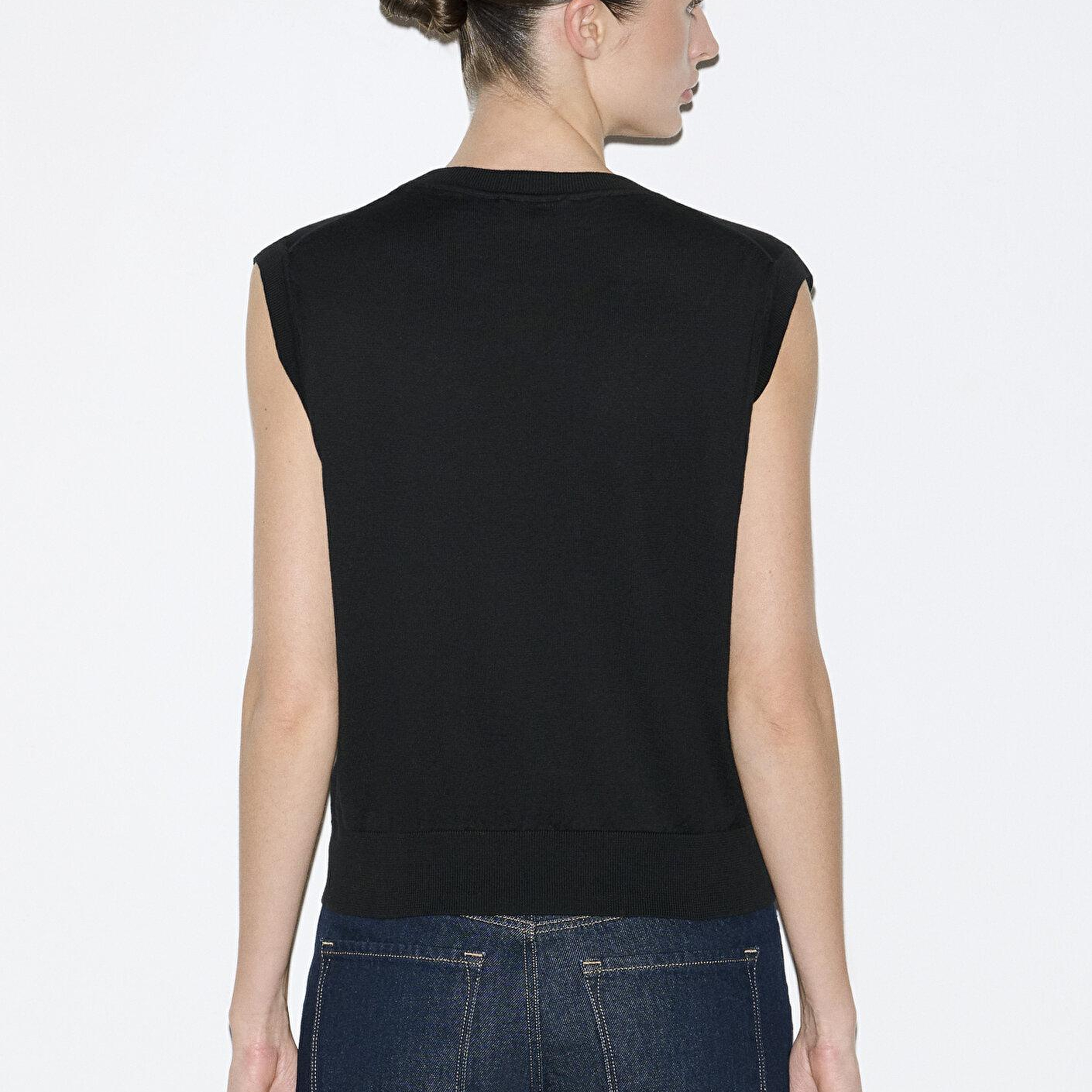 Mavi Bisiklet Yaka Siyah Triko Süveter Slim Fit / Dar Kesim 1710866-900