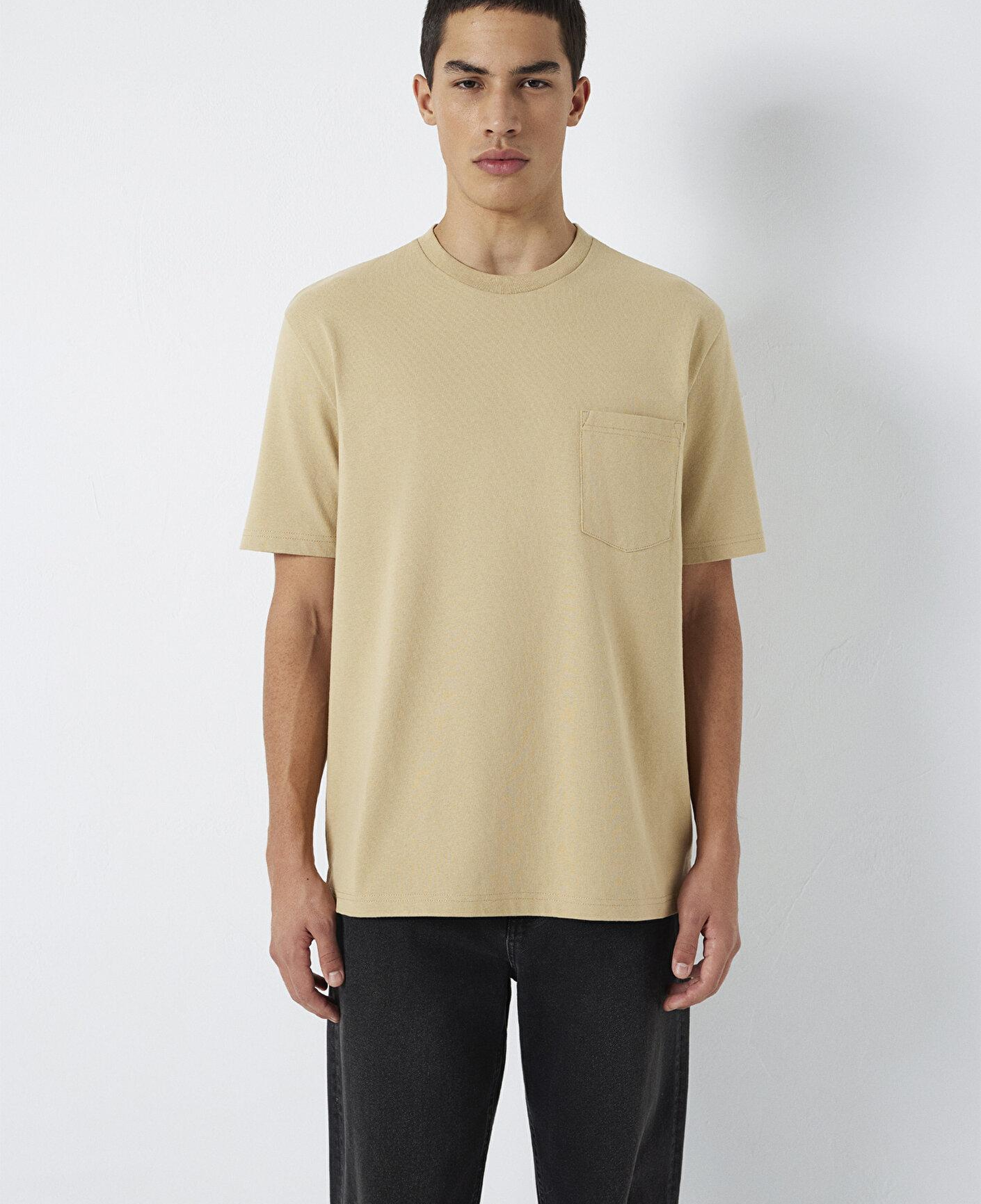 Mavi Cep Detaylı Bej Basic Tişört Loose Fit / Bol Rahat Kesim 066248-70204