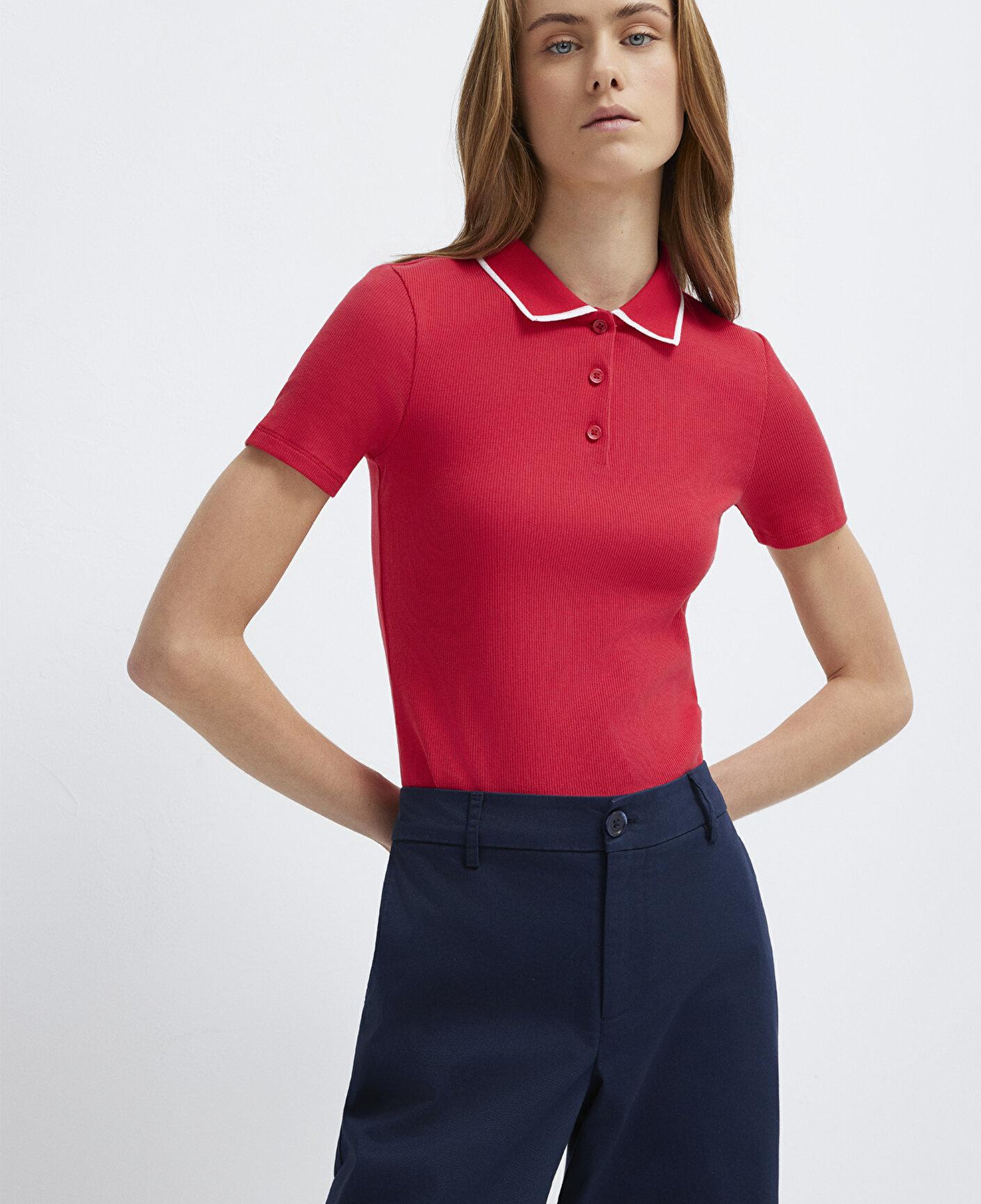 Mavi Yaka Detaylı Kırmızı Polo Tişört Fitted / Vücuda Oturan Kesim 1613776-70477