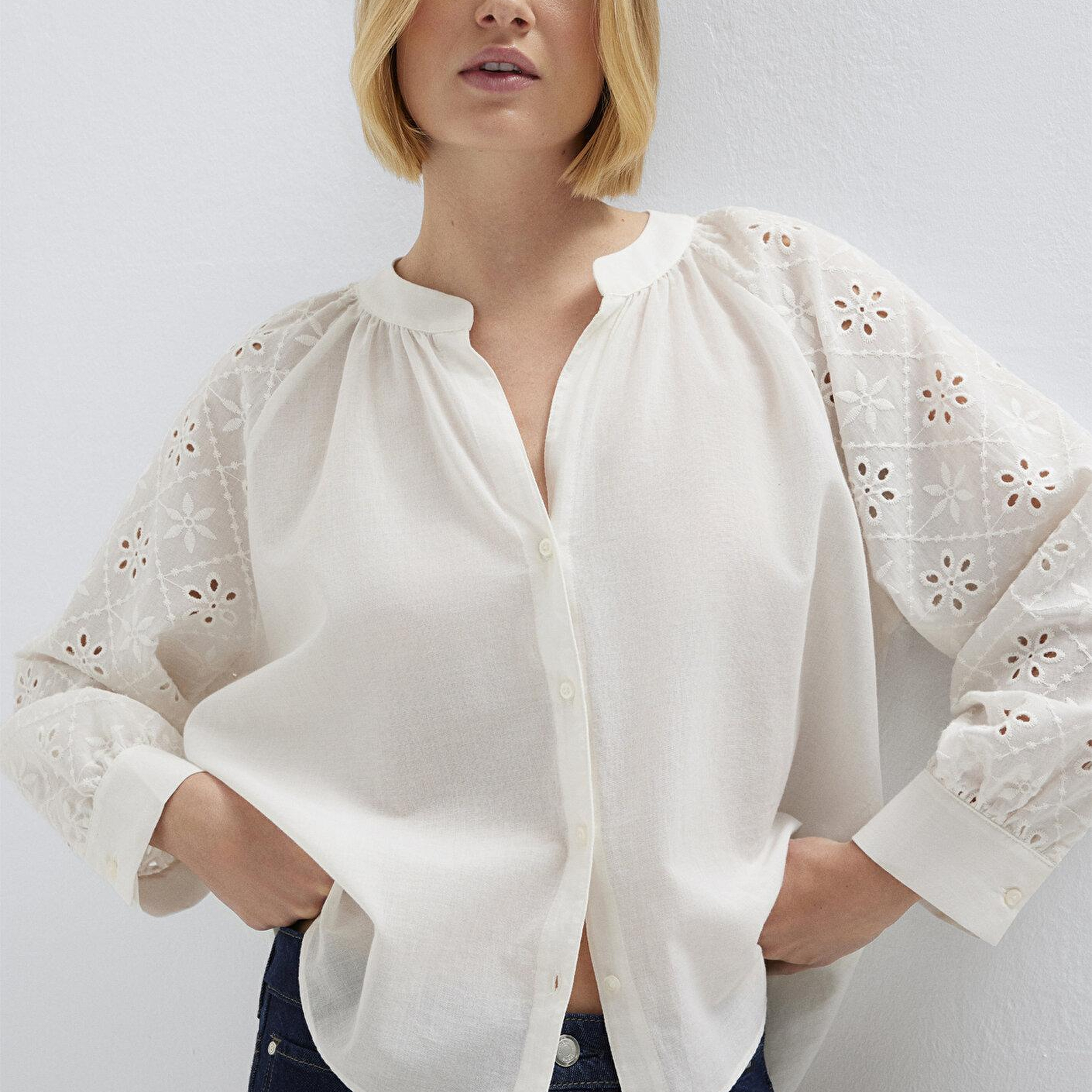 Mavi Dantel Detaylı Beyaz Gömlek Loose Fit / Bol Rahat Kesim 1211346-620