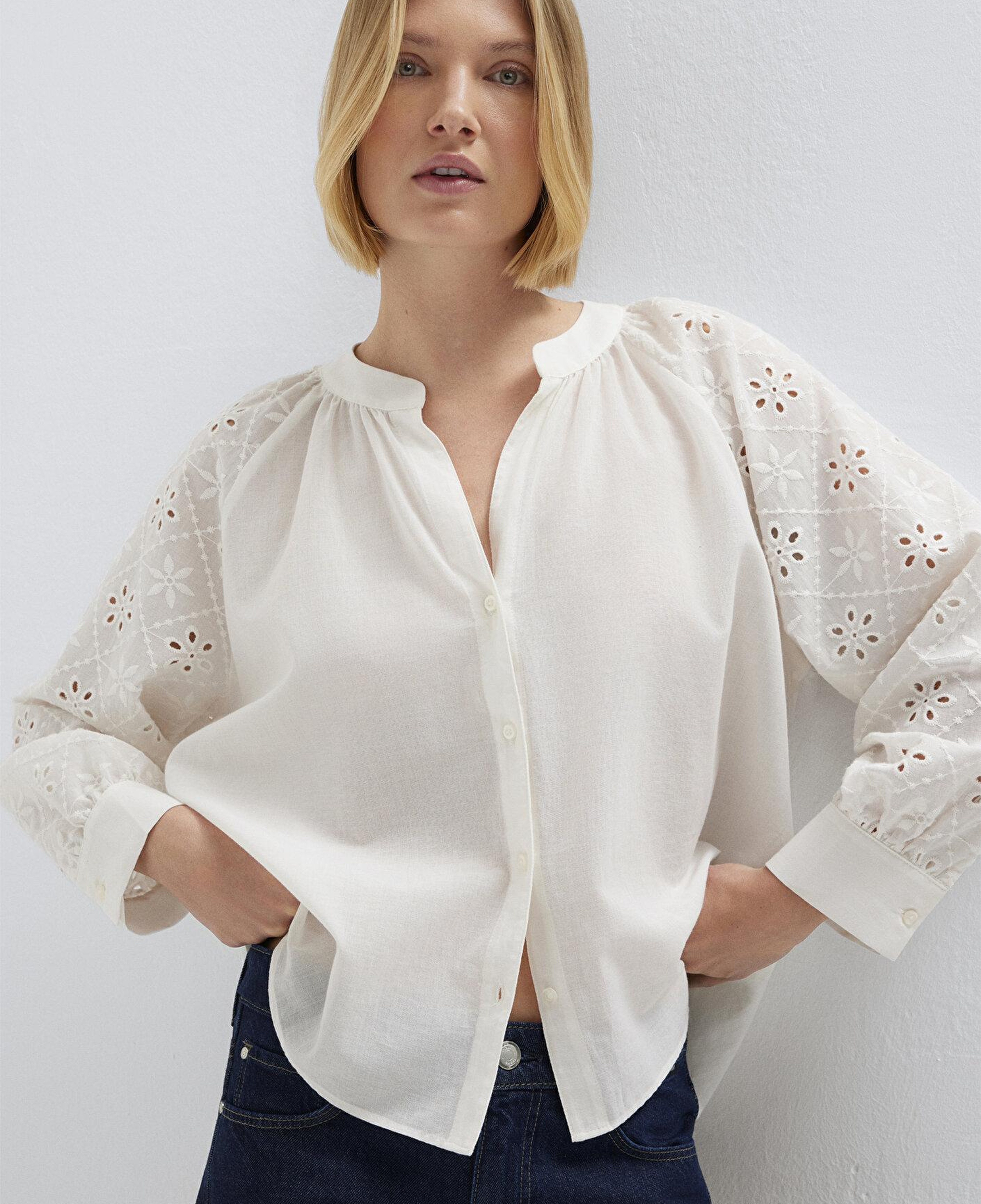 Mavi Dantel Detaylı Beyaz Gömlek Loose Fit / Bol Rahat Kesim 1211346-620