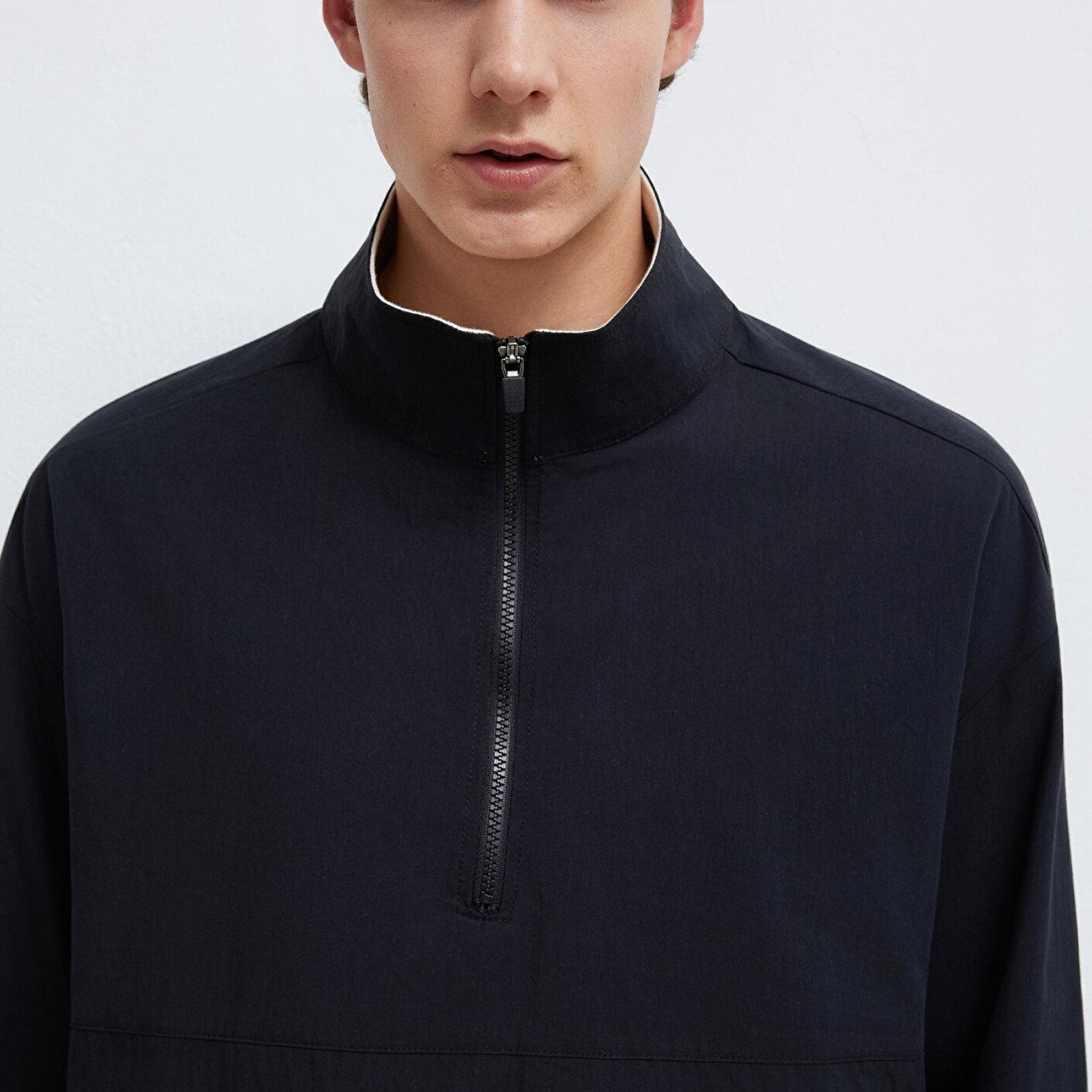 Mavi Yarı Fermuarlı Siyah Sweatshirt 0211890-900