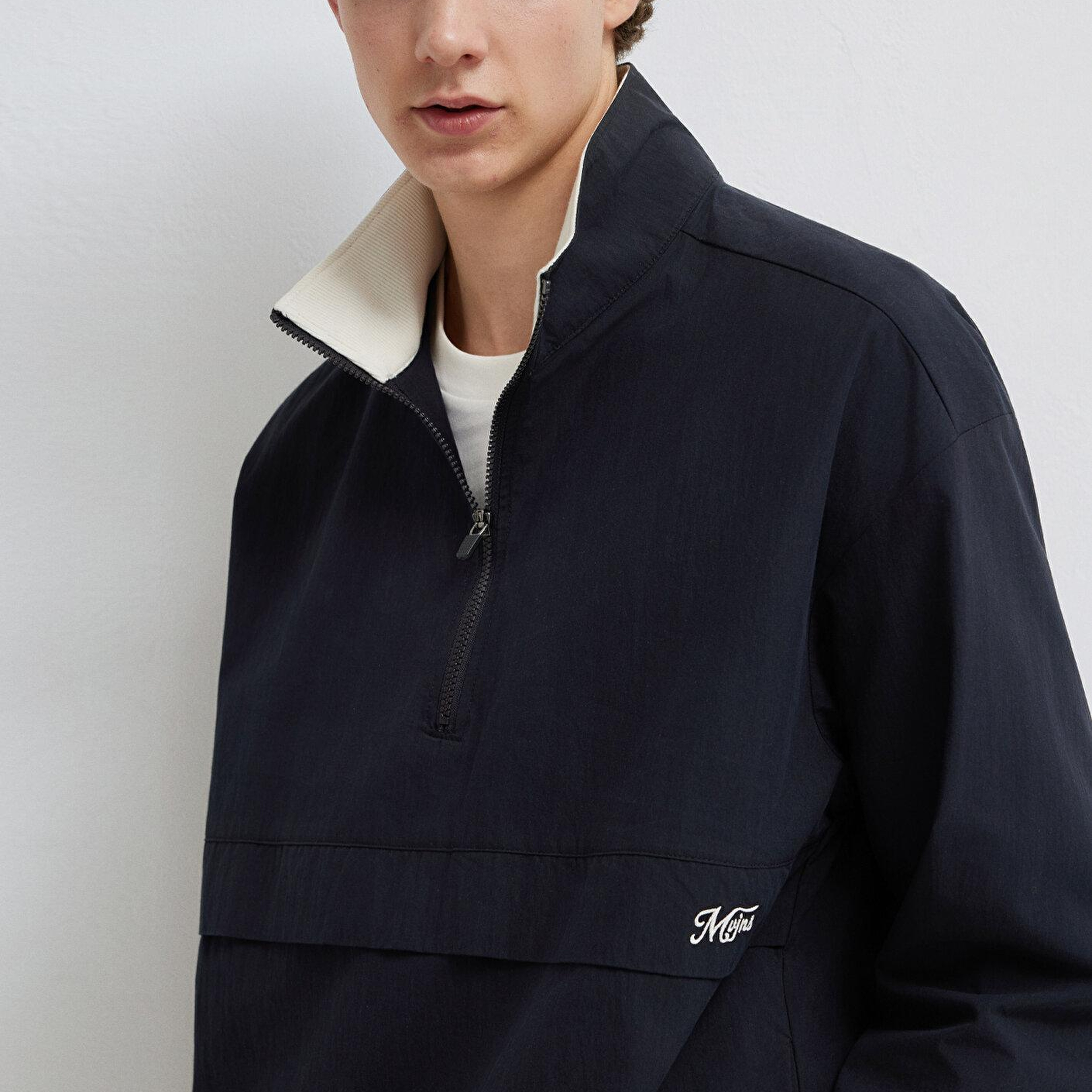 Mavi Yarı Fermuarlı Siyah Sweatshirt 0211890-900