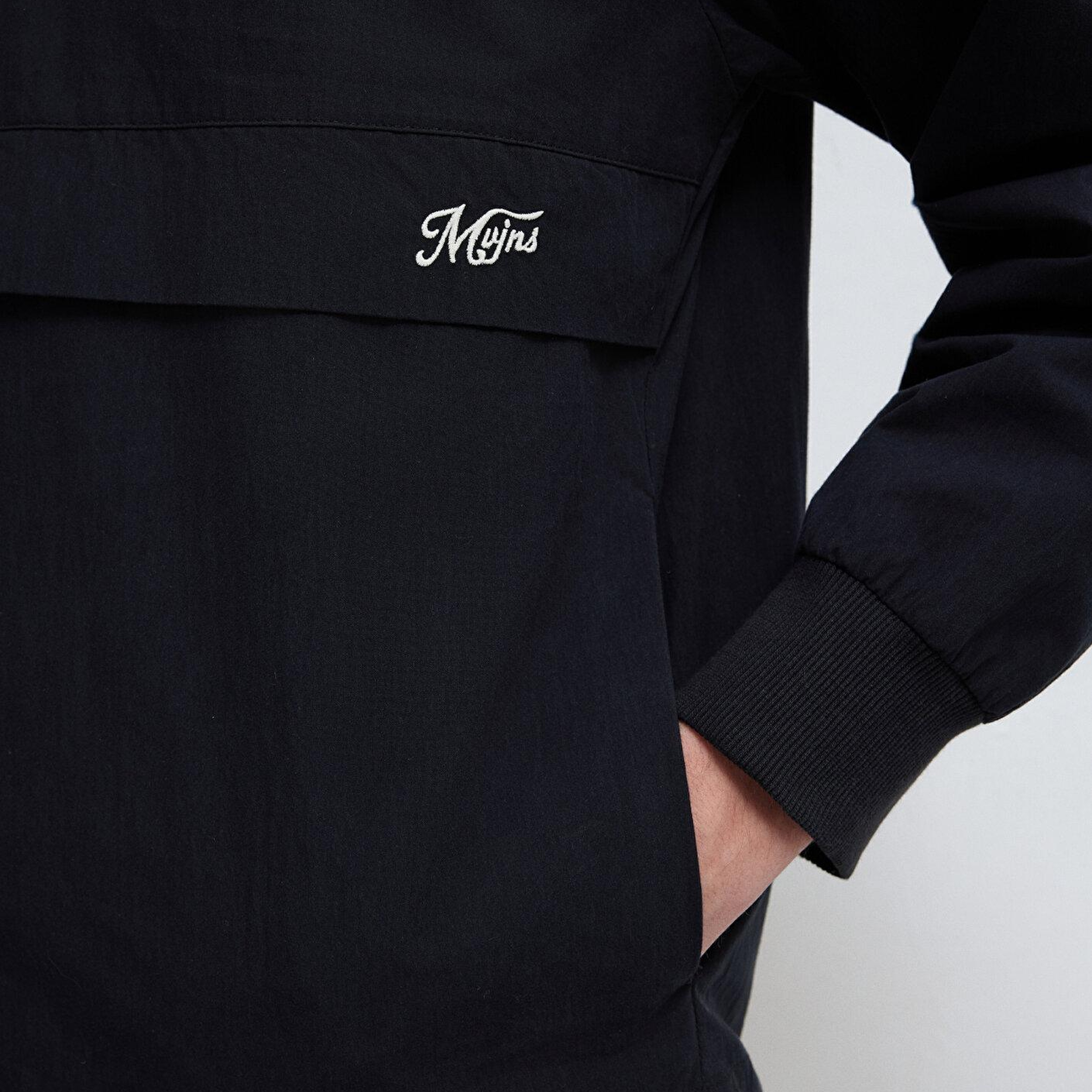 Mavi Yarı Fermuarlı Siyah Sweatshirt 0211890-900