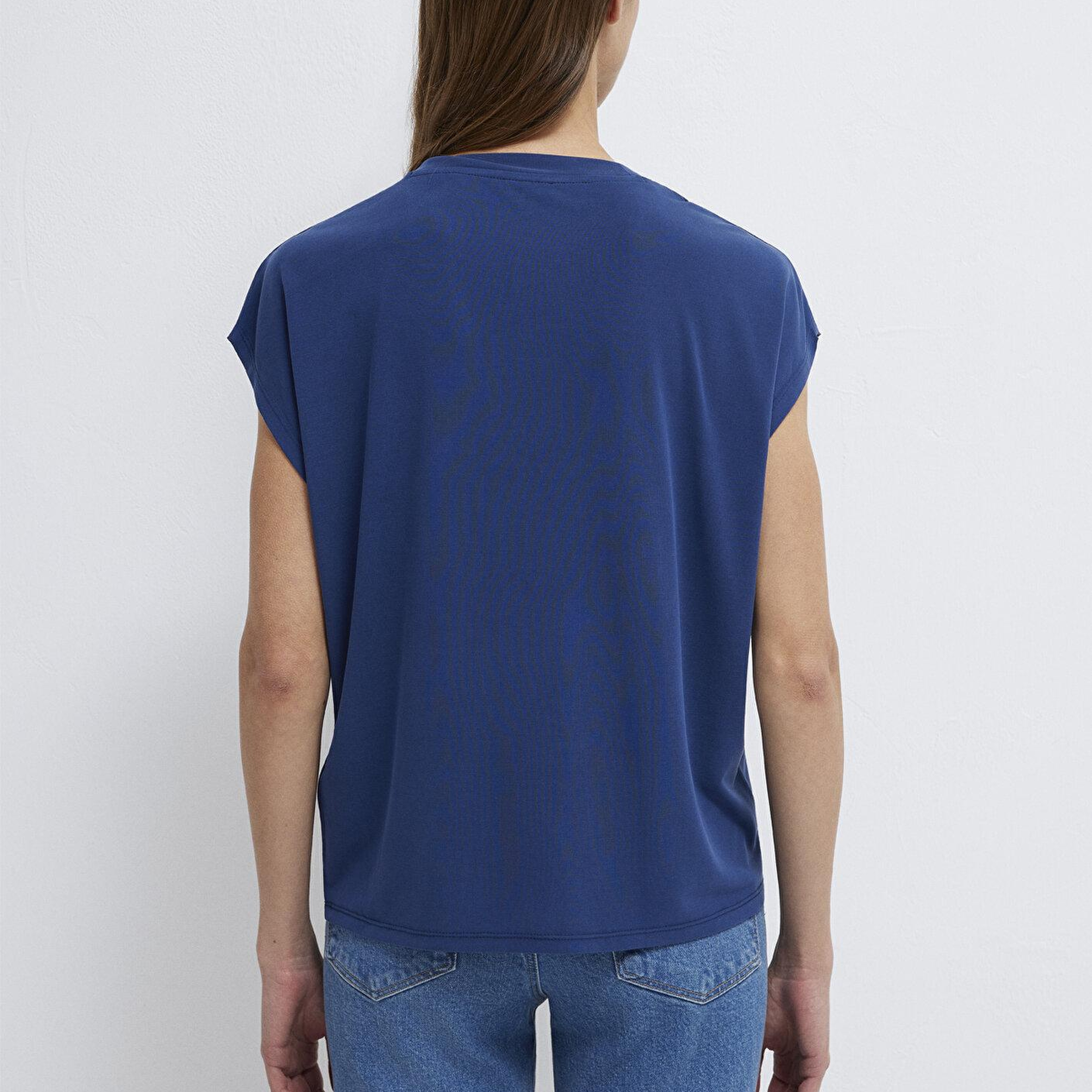Mavi Soft-Premium Lacivert (TENCEL™) Modal Karışımlı V Yaka Tişört Regular Fit / Normal Kesim 1612250-70491