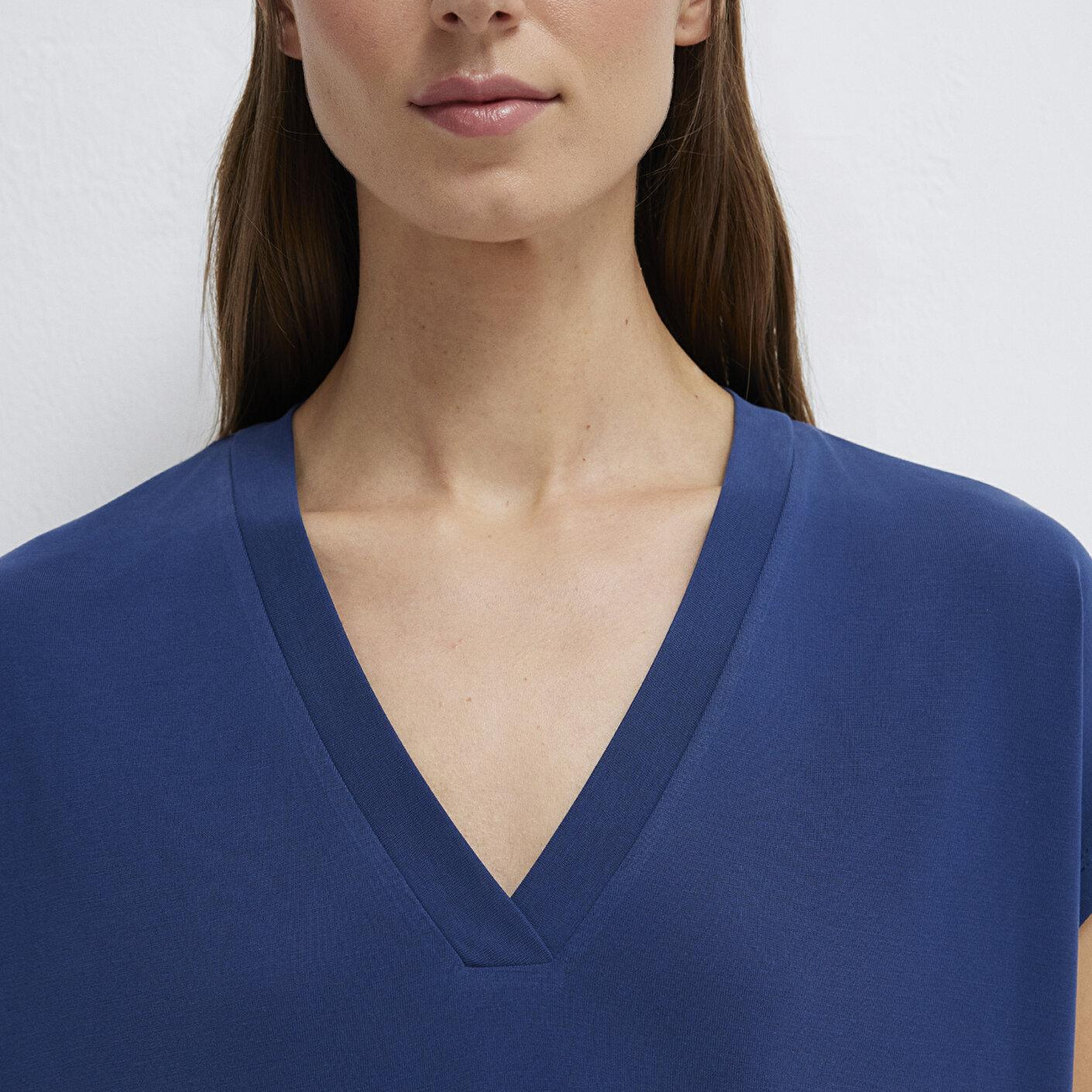 Mavi Soft-Premium Lacivert (TENCEL™) Modal Karışımlı V Yaka Tişört Regular Fit / Normal Kesim 1612250-70491