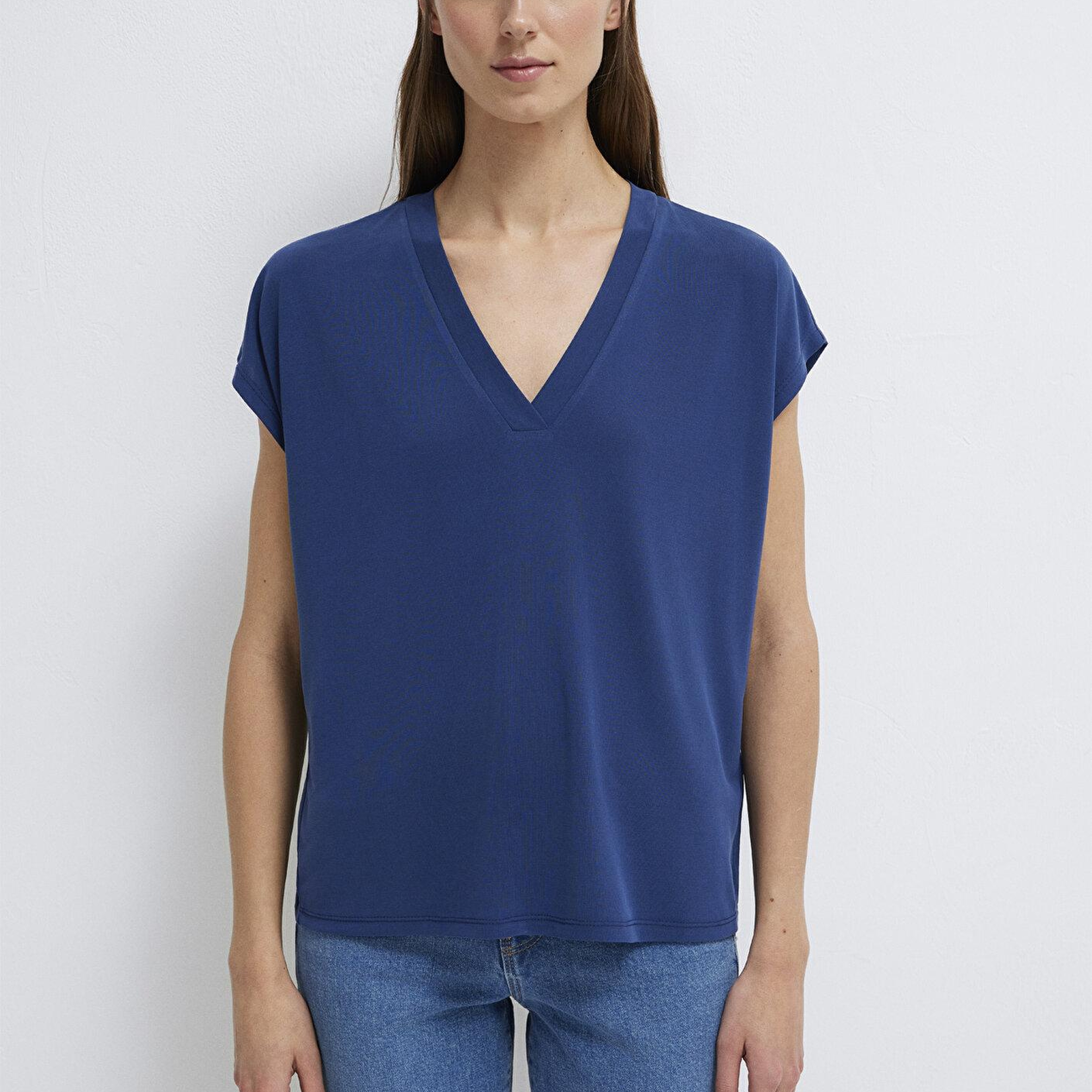 Mavi Soft-Premium Lacivert (TENCEL™) Modal Karışımlı V Yaka Tişört Regular Fit / Normal Kesim 1612250-70491
