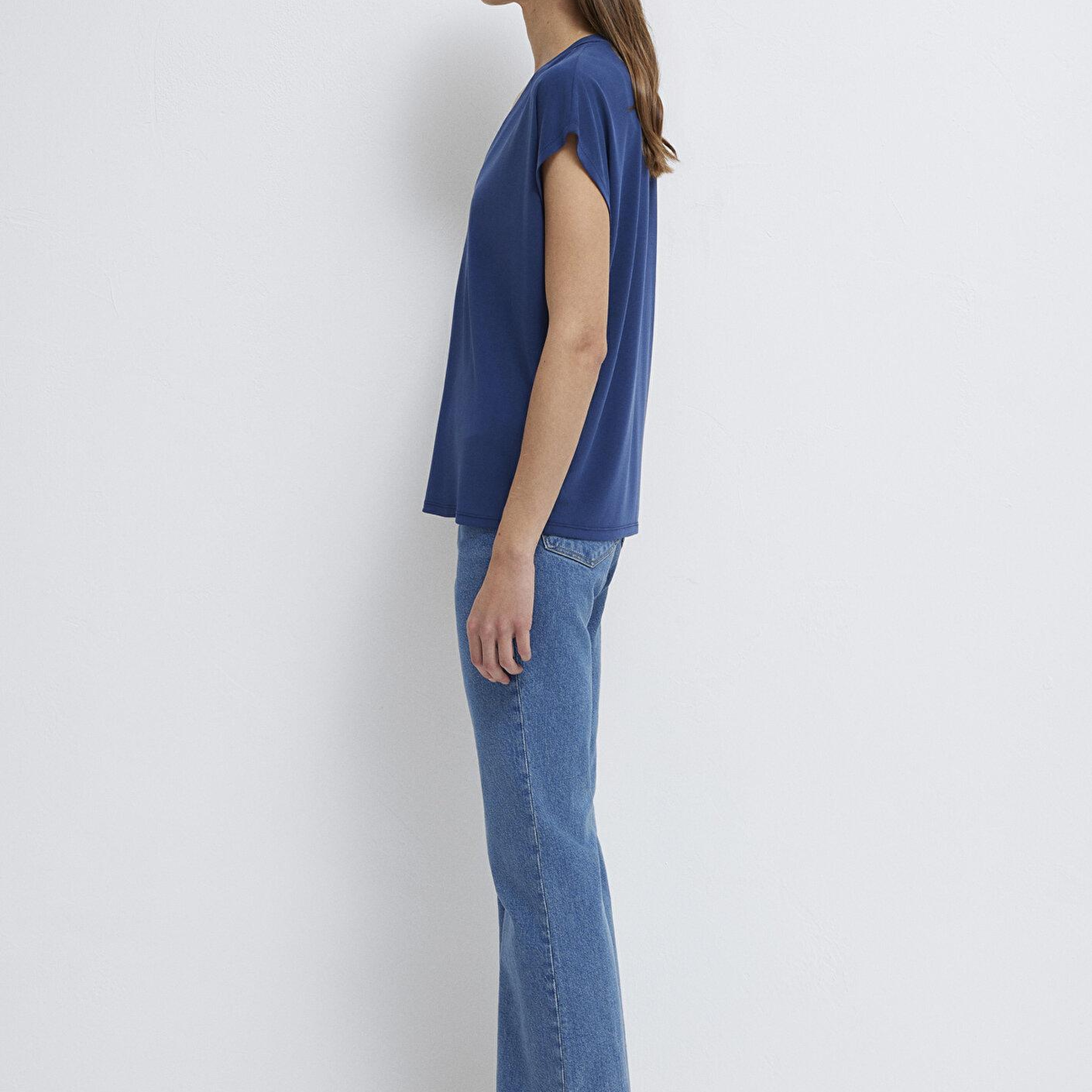 Mavi Soft-Premium Lacivert (TENCEL™) Modal Karışımlı V Yaka Tişört Regular Fit / Normal Kesim 1612250-70491