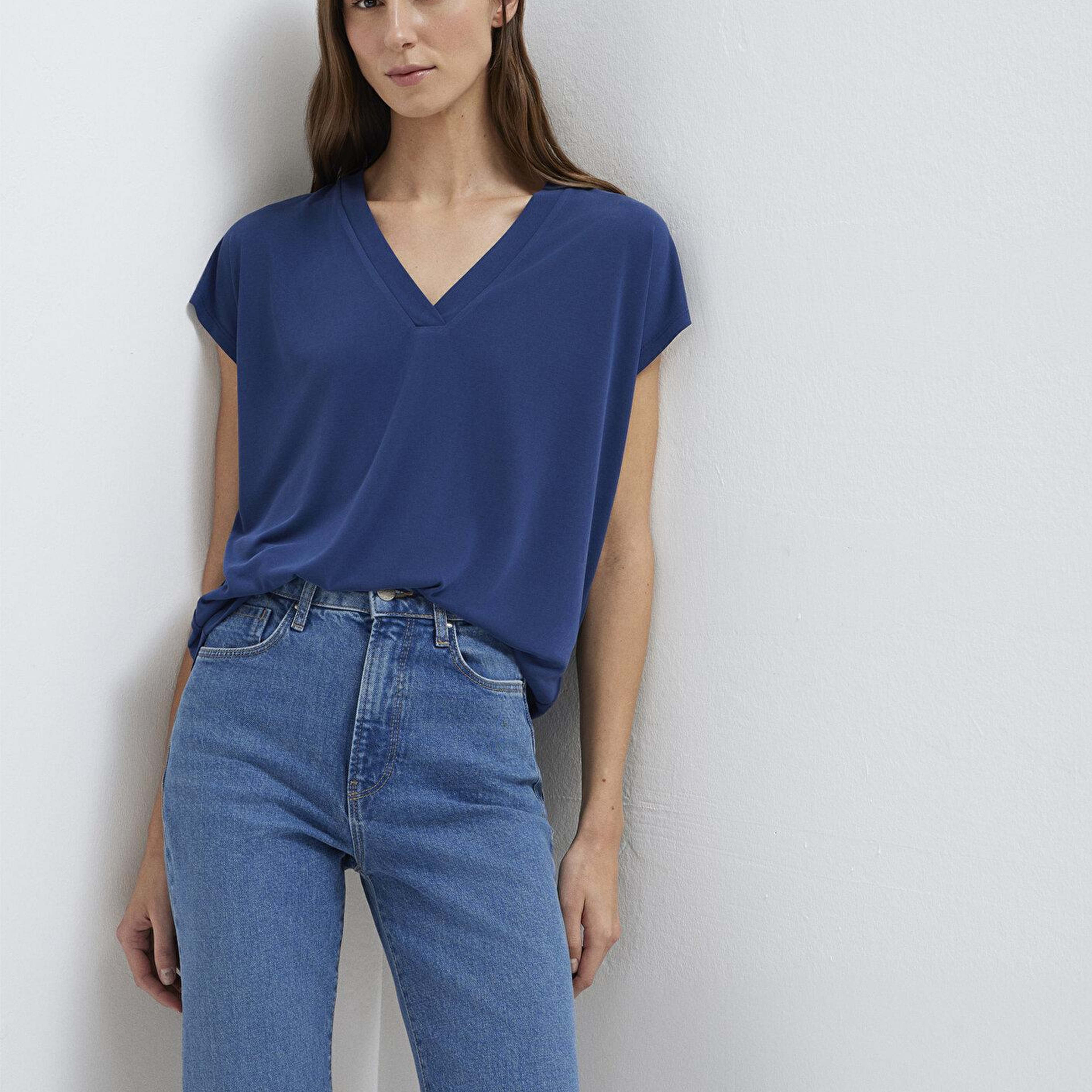 Mavi Soft-Premium Lacivert (TENCEL™) Modal Karışımlı V Yaka Tişört Regular Fit / Normal Kesim 1612250-70491