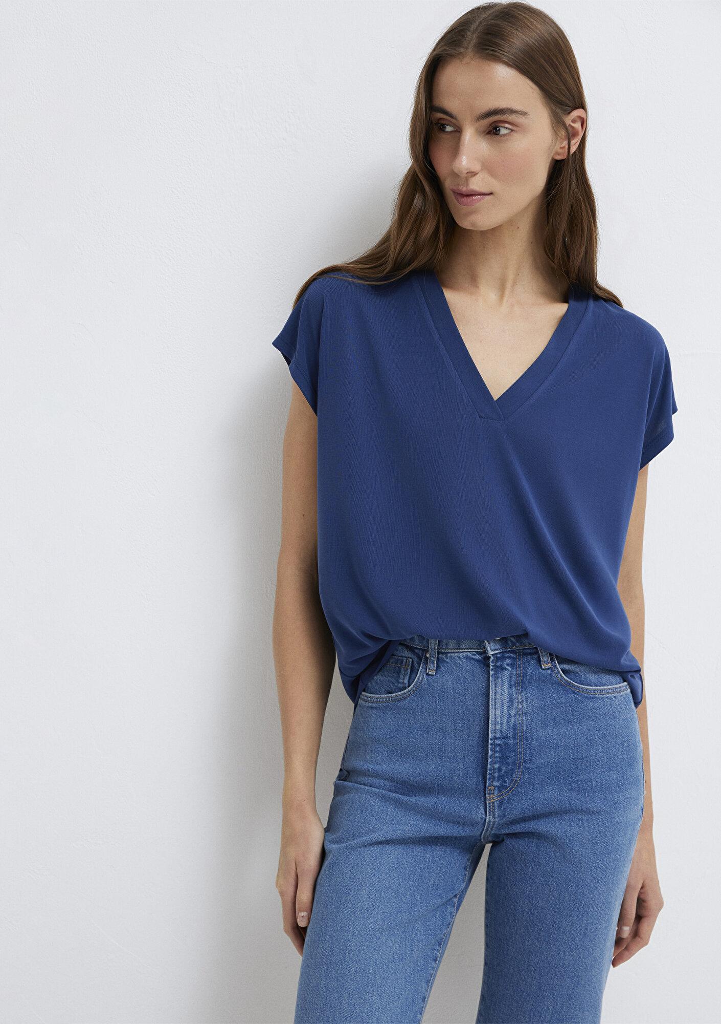 Mavi Soft-Premium Lacivert (TENCEL™) Modal Karışımlı V Yaka Tişört Regular Fit / Normal Kesim 1612250-70491