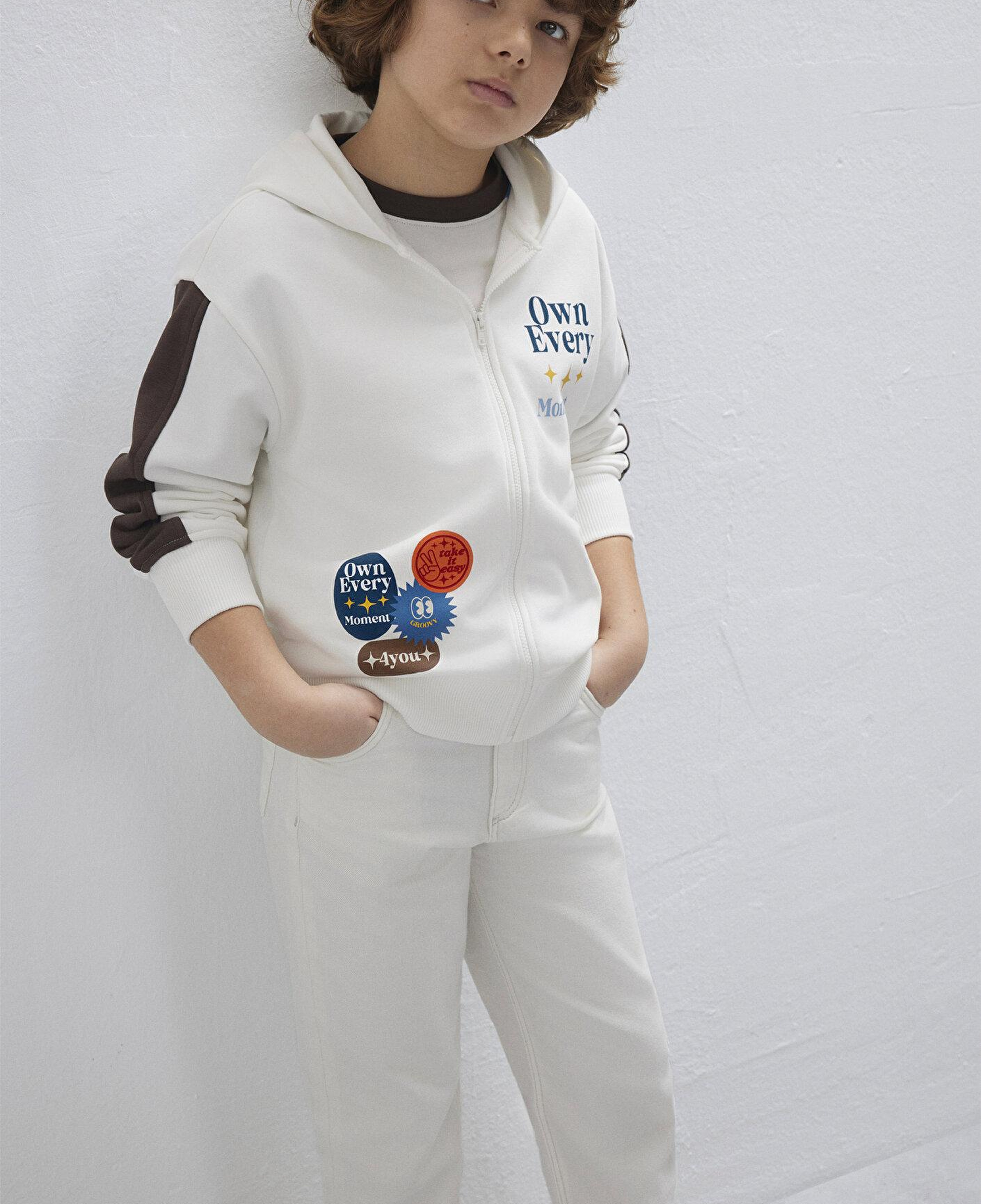 Mavi Baskılı Kapüşonlu Ekru Sweatshirt 6S10165-70057