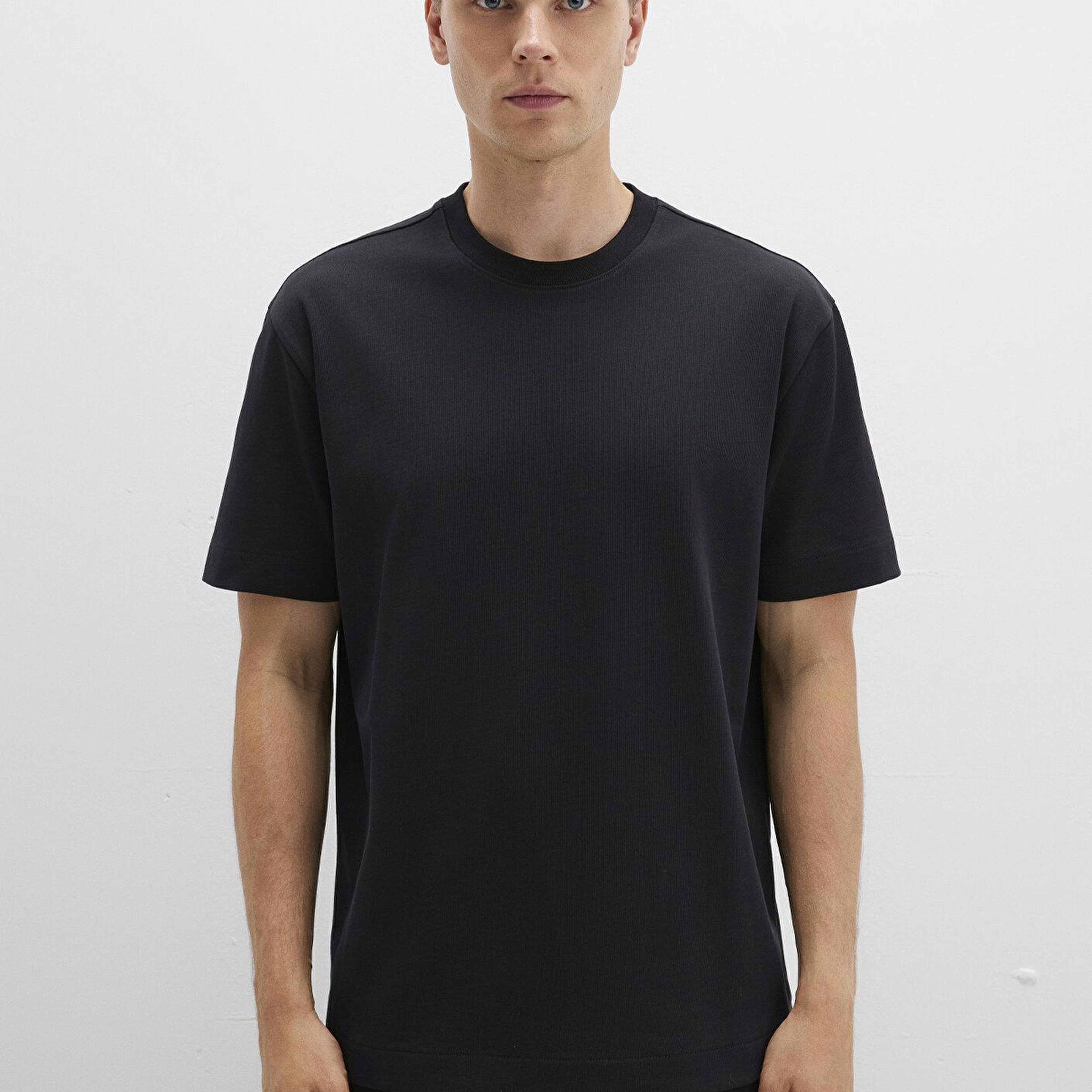 Mavi Bisiklet Yaka Siyah Basic Tişört Loose Fit / Bol Rahat Kesim 0612864-900