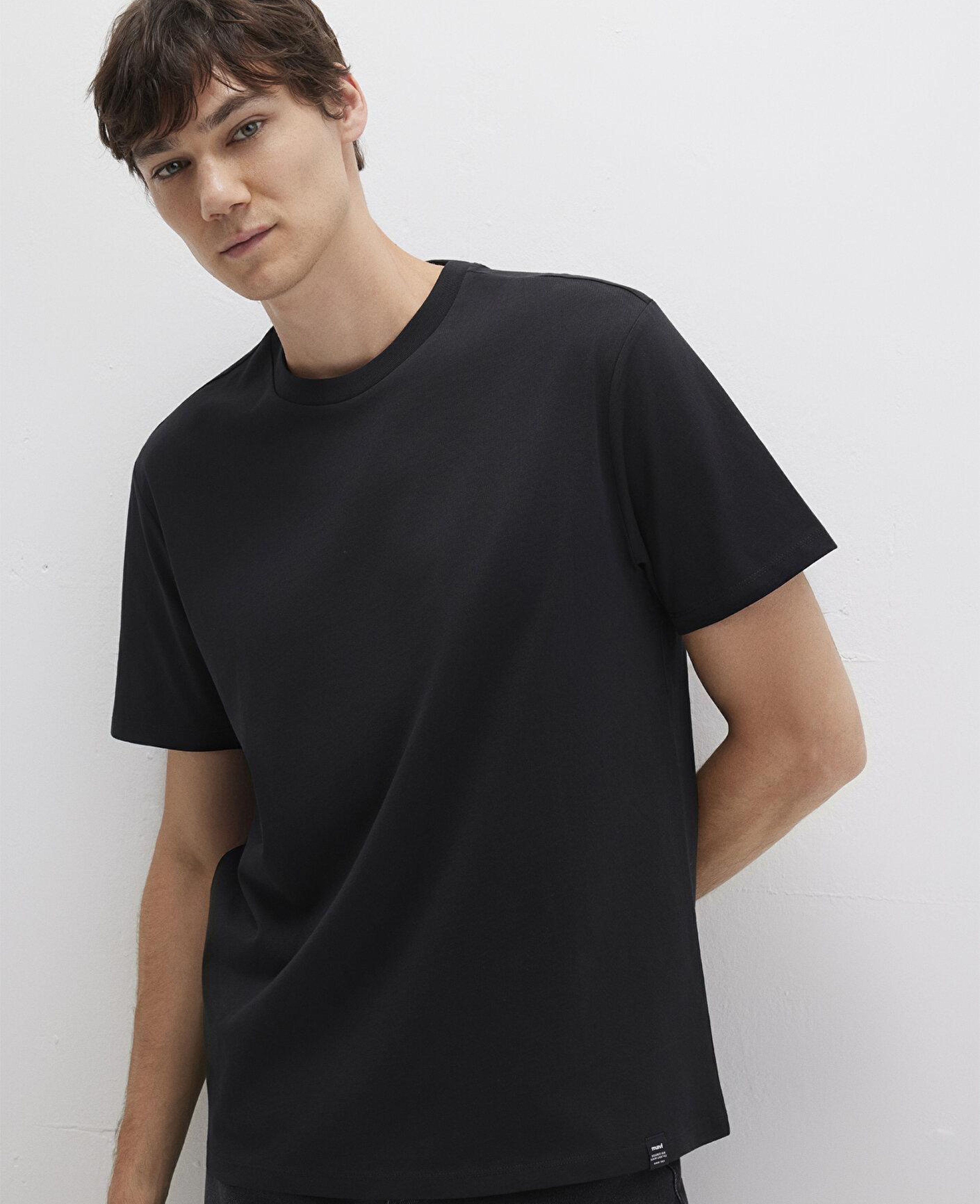 Mavi Etiket Detaylı Siyah Basic Tişört Loose Fit / Bol Rahat Kesim 0611824-900