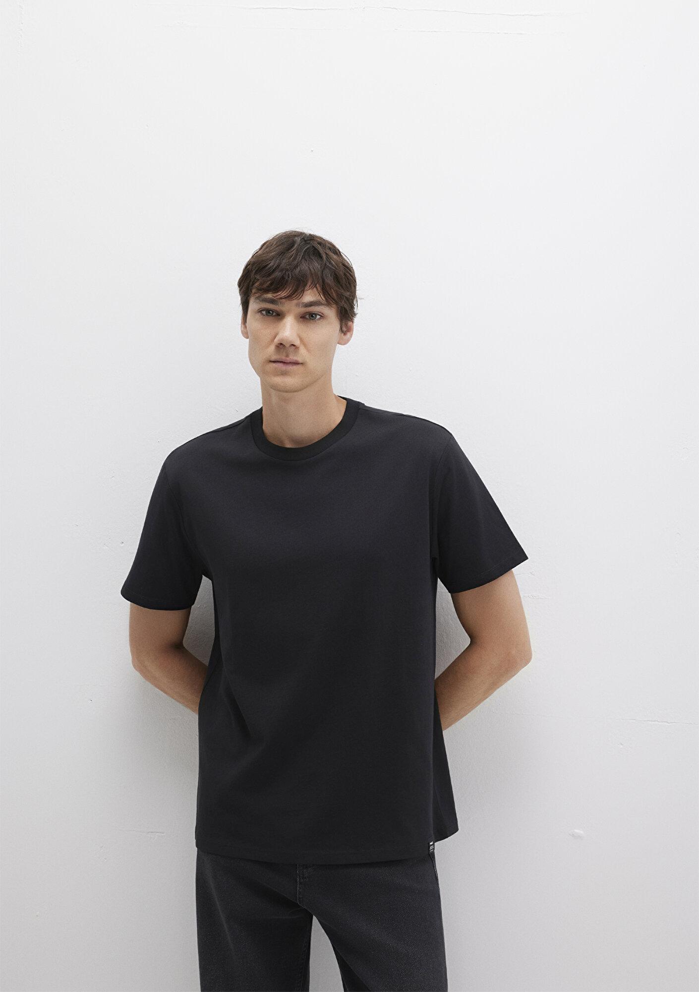 Mavi Etiket Detaylı Siyah Basic Tişört Loose Fit / Bol Rahat Kesim 0611824-900