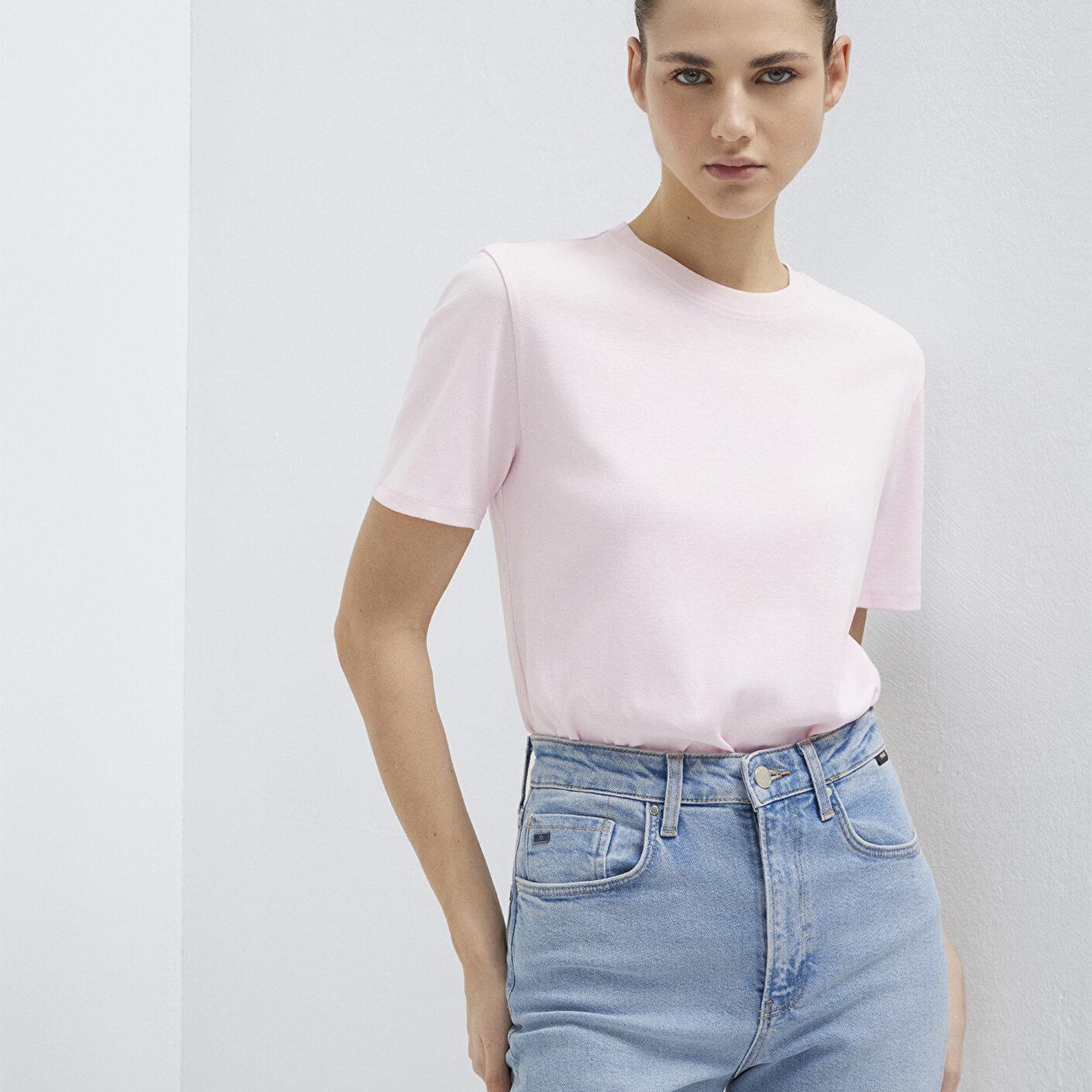 Mavi Pembe Basic Tişört Semi Slim Fit / Yarı Dar Kesim 1612916-89200