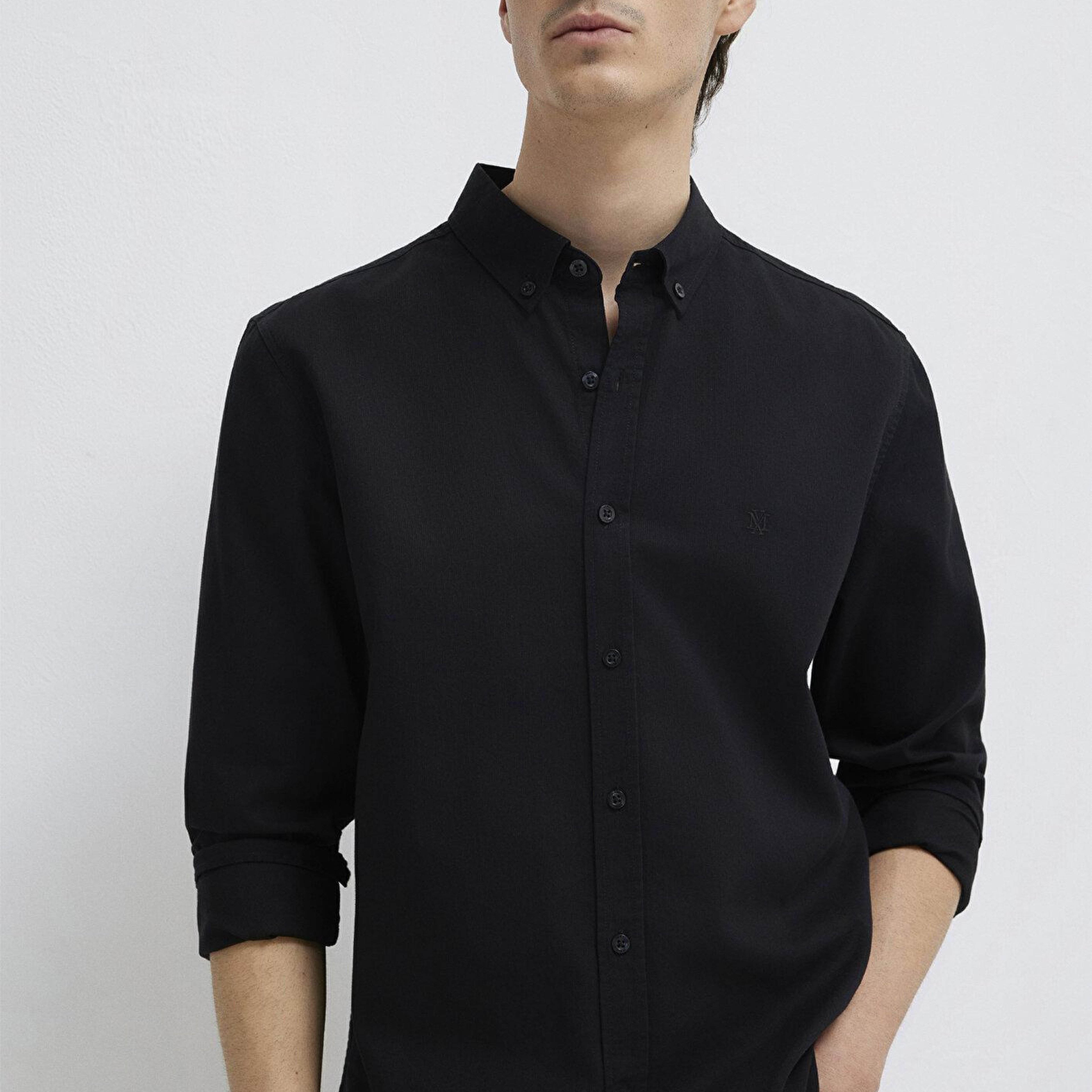 Mavi M Logo Nakışlı Siyah Gömlek Slim Fit / Dar Kesim 0211192-900