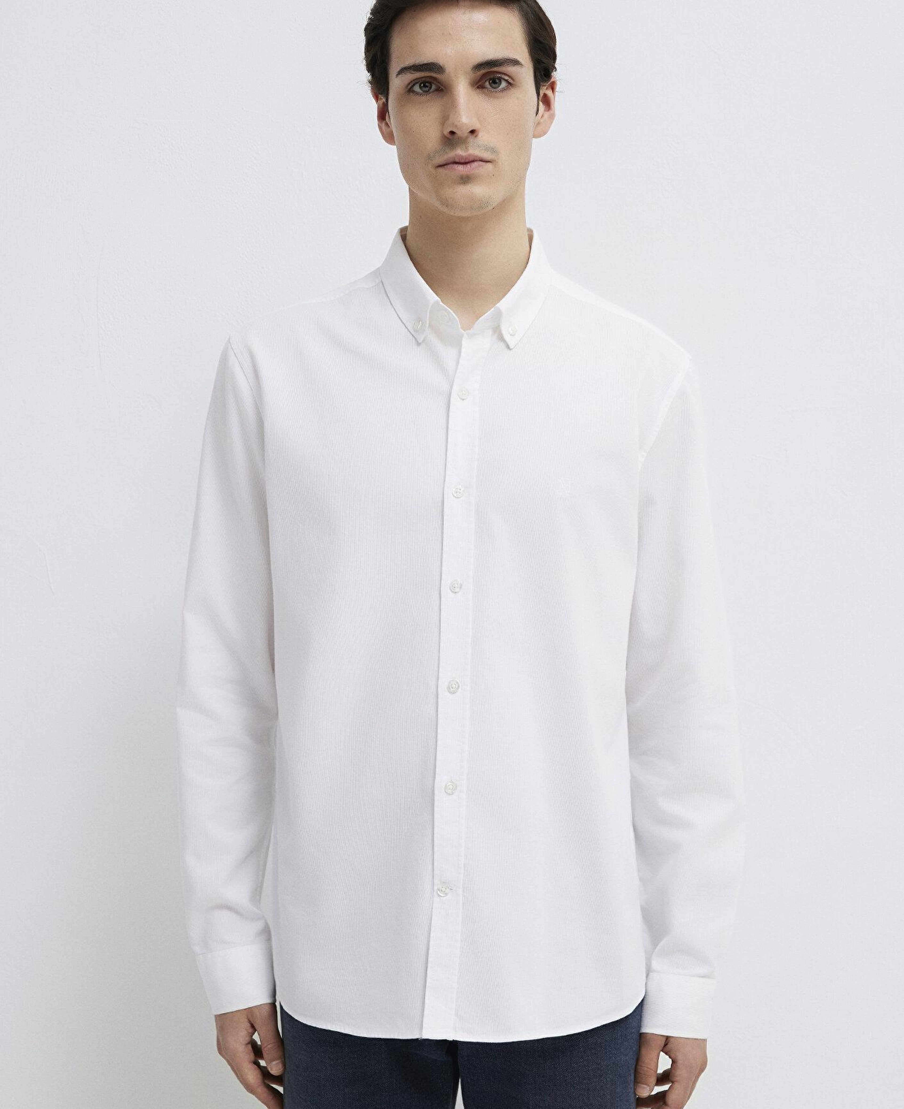 Mavi M Logo Nakışlı Beyaz Gömlek Slim Fit / Dar Kesim 0211192-620