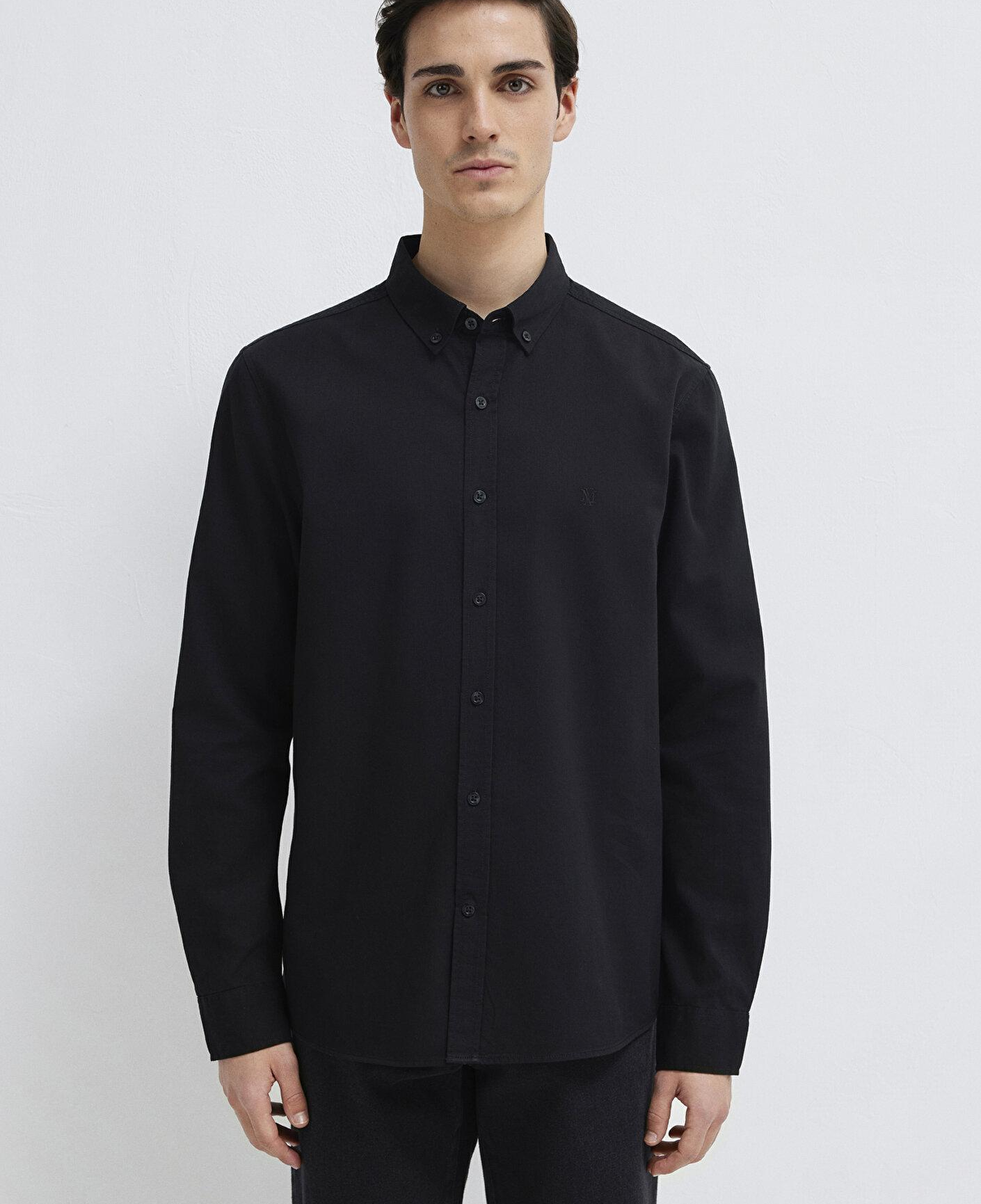 Mavi M Logo Nakışlı Siyah Gömlek Slim Fit / Dar Kesim 0211192-900