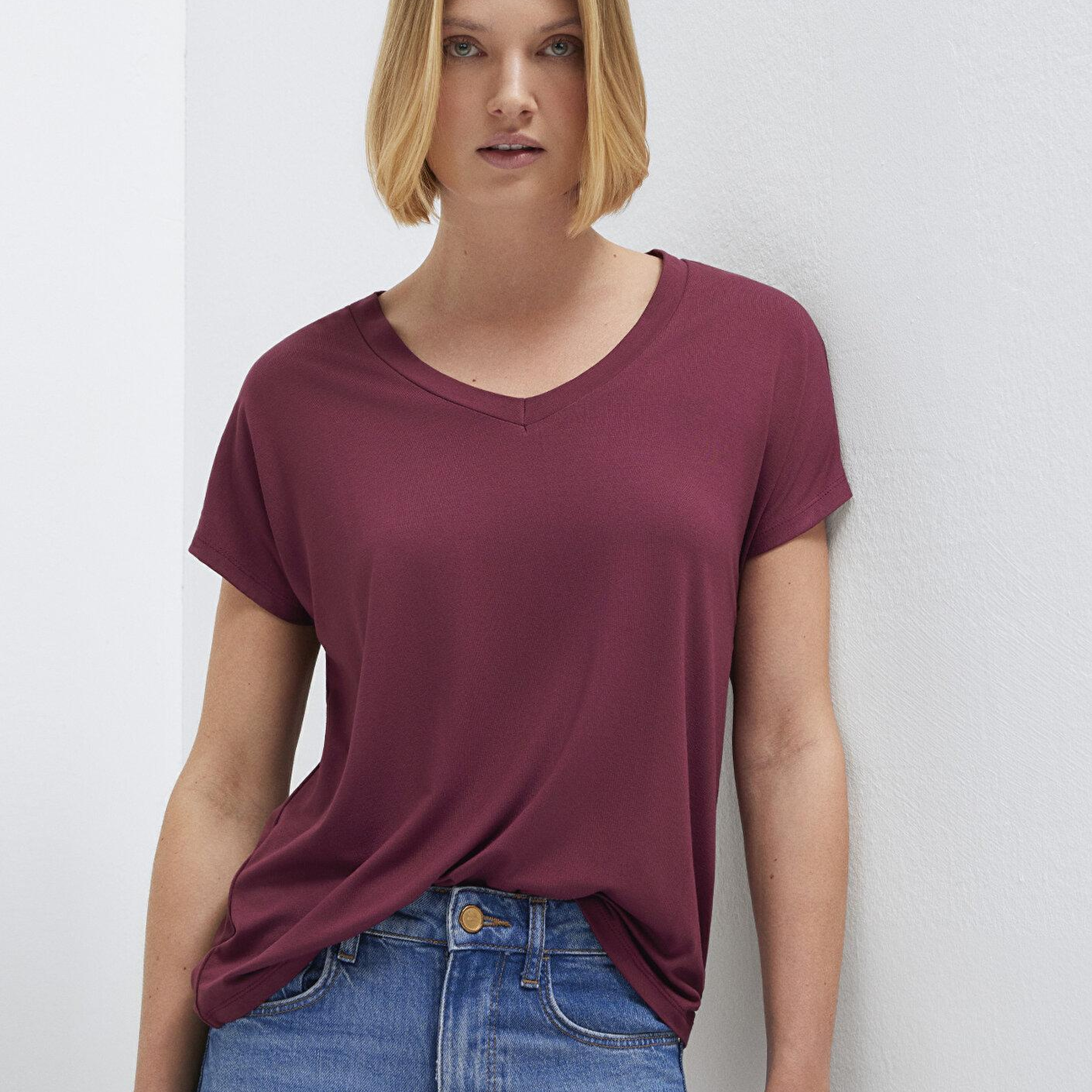 Mavi V Yaka Bordo Basic Viskoz Tişört Regular Fit / Normal Kesim 167714-70393