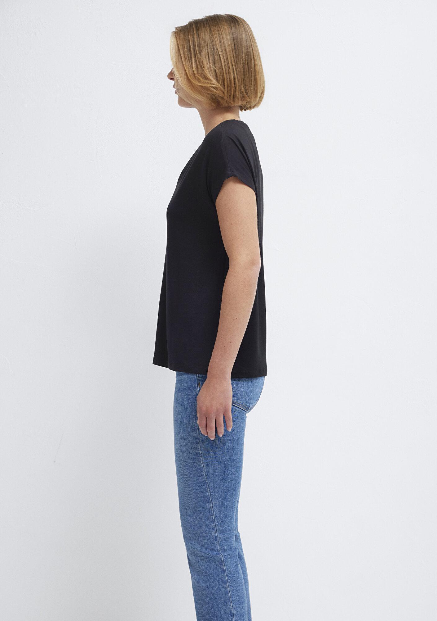 Mavi V Yaka Siyah Basic Viskoz Tişört Regular Fit / Normal Kesim 167714-900