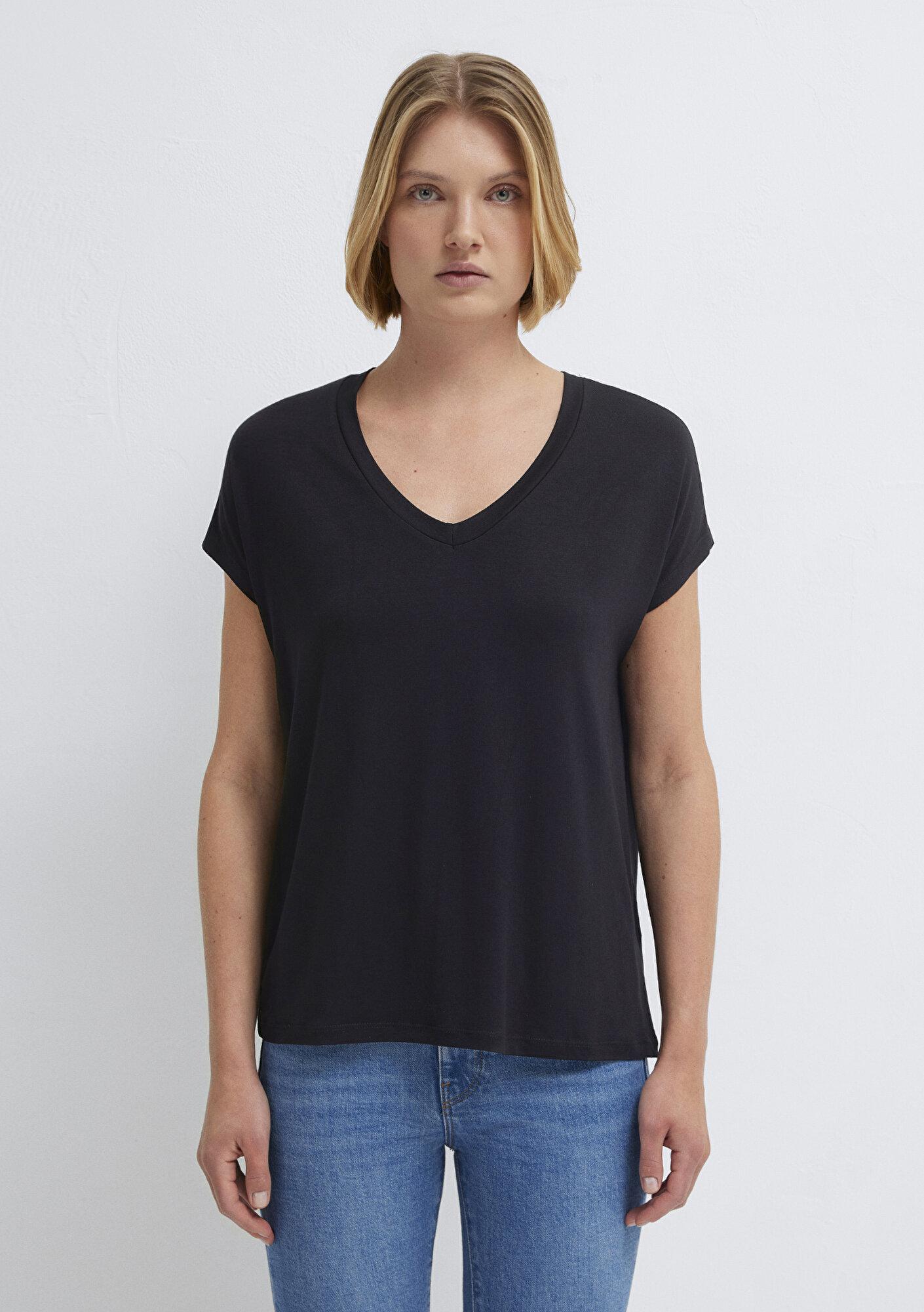 Mavi V Yaka Siyah Basic Viskoz Tişört Regular Fit / Normal Kesim 167714-900