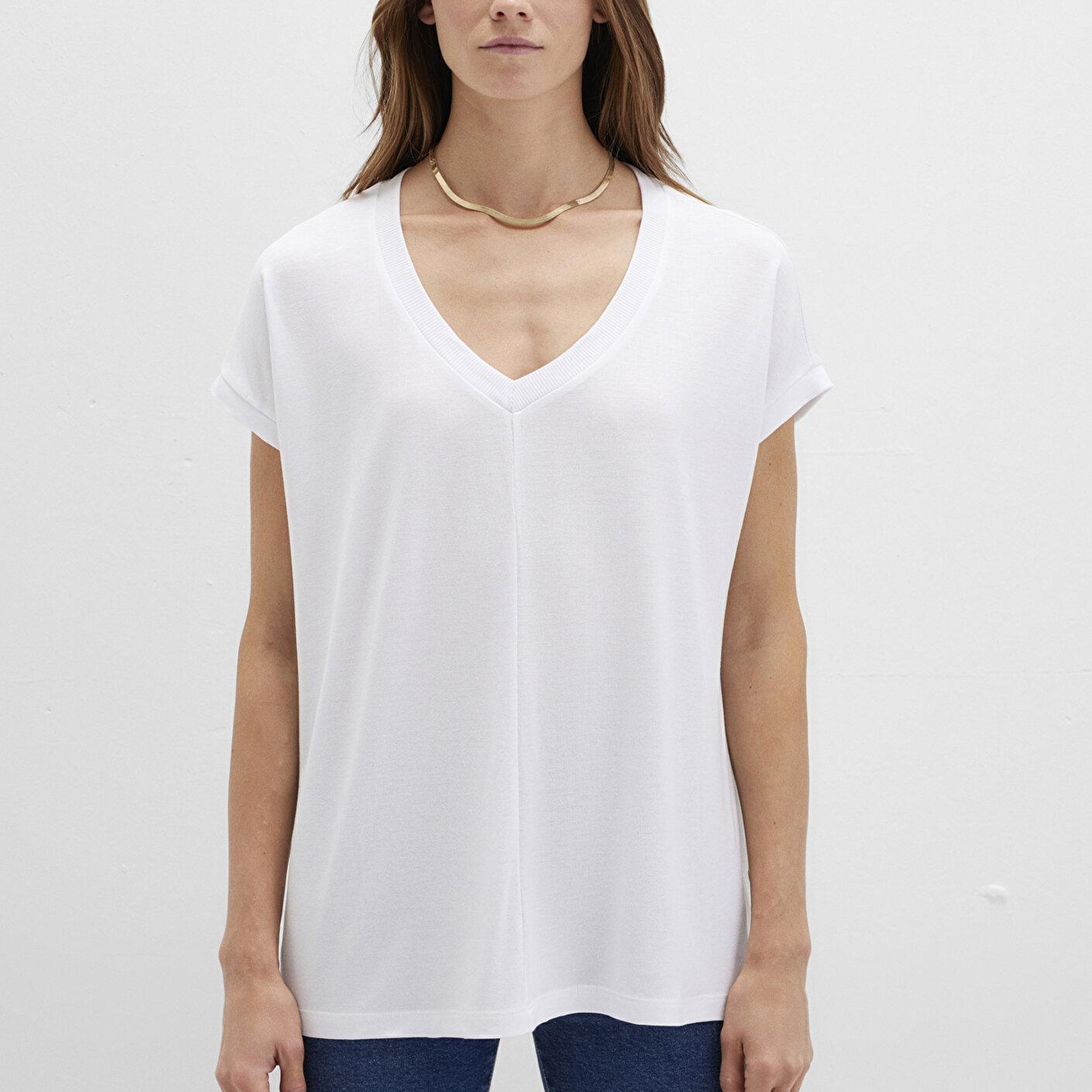 Mavi V Yaka Beyaz Basic ViskozTişört Loose Fit / Bol Rahat Kesim 166449-620