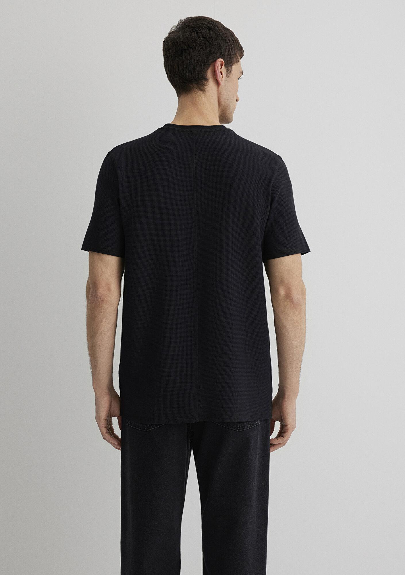 Mavi Dokulu Siyah Basic Tişört Regular Fit / Normal Kesim 0610277-900