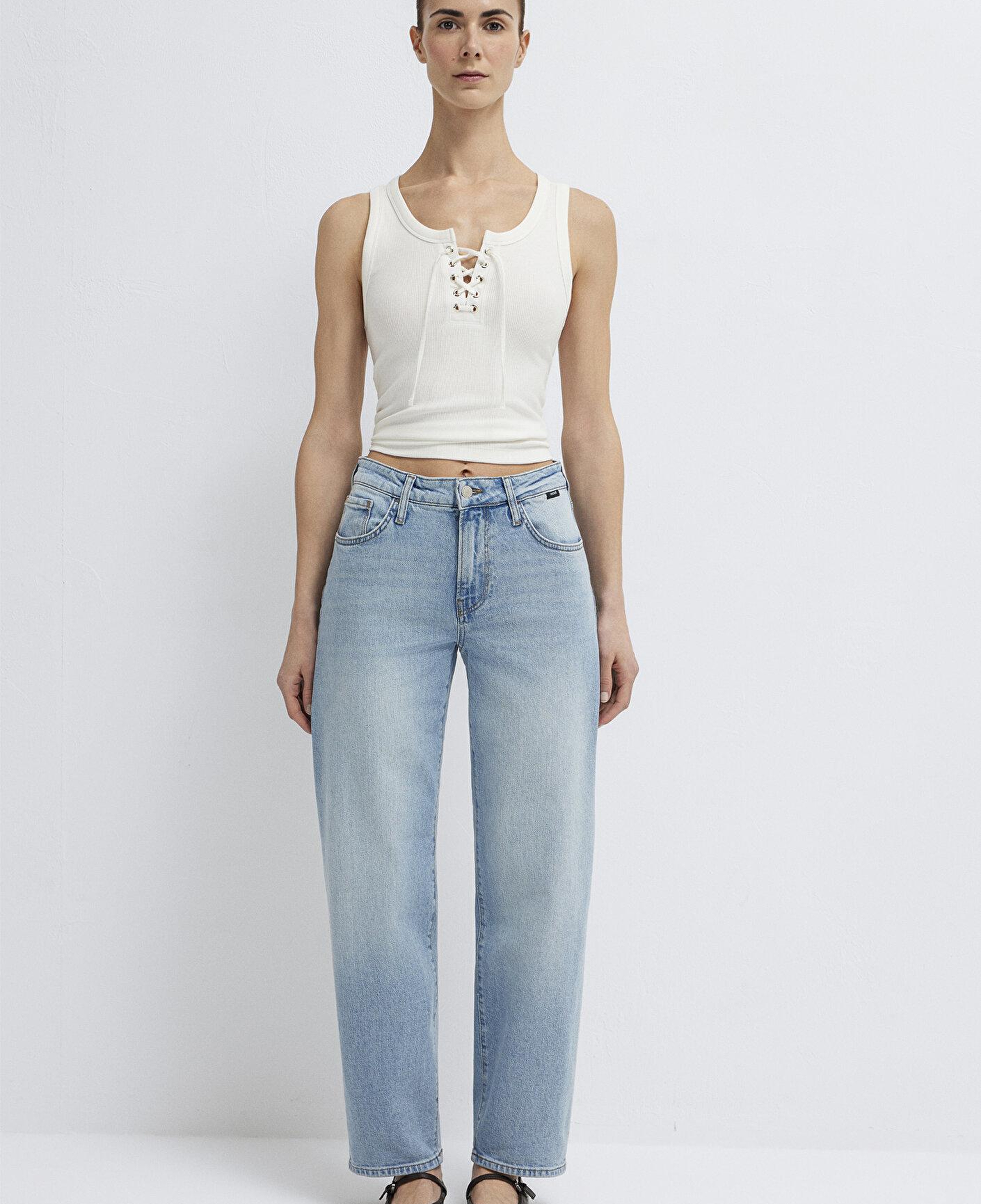 Mavi Leila Premium Blue Gölgeli Açık Mavi Jean Pantolon 1010600-A1573