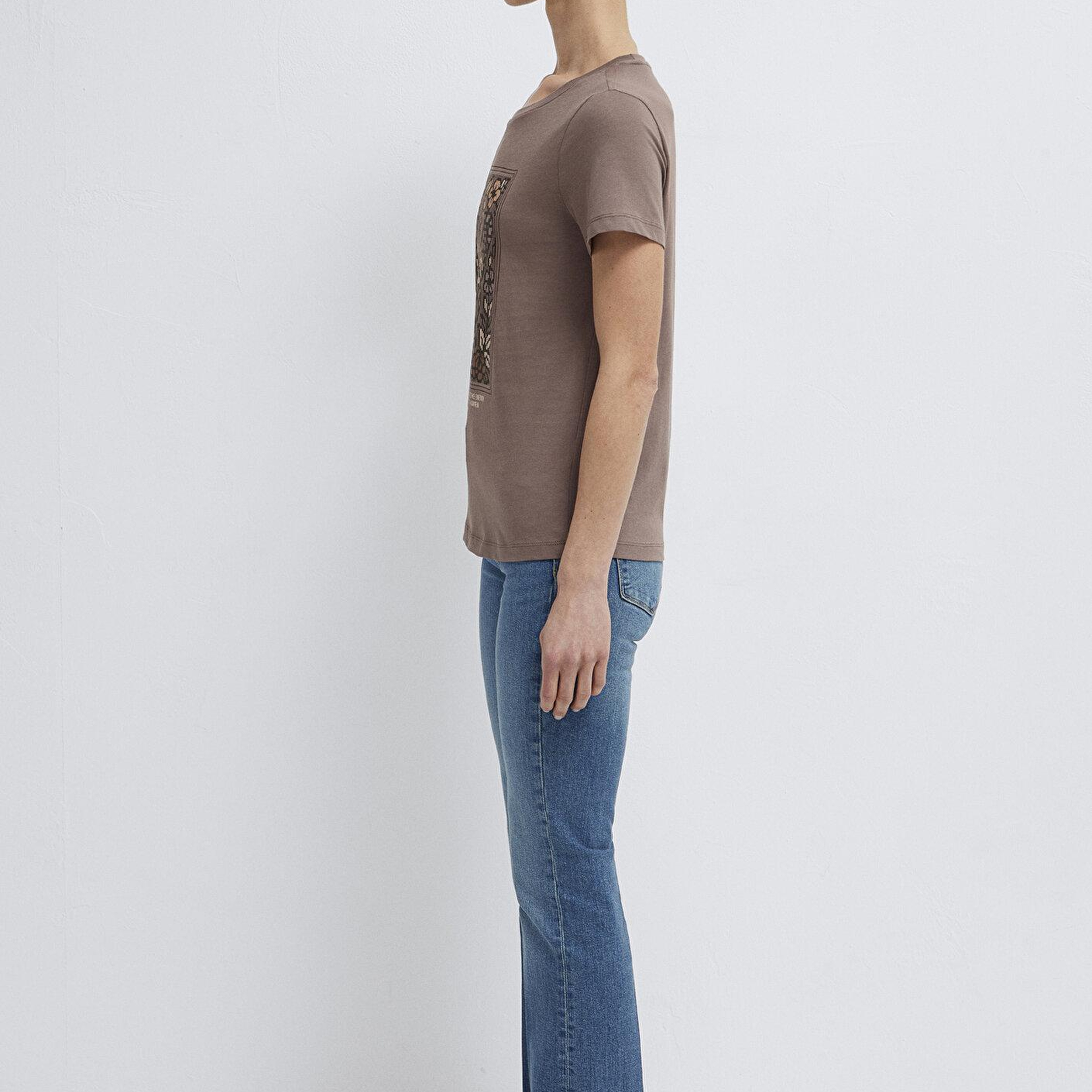 Mavi Kelebek Baskılı Kahverengi Tişört Semi Slim Fit / Yarı Dar Kesim 1613867-70383