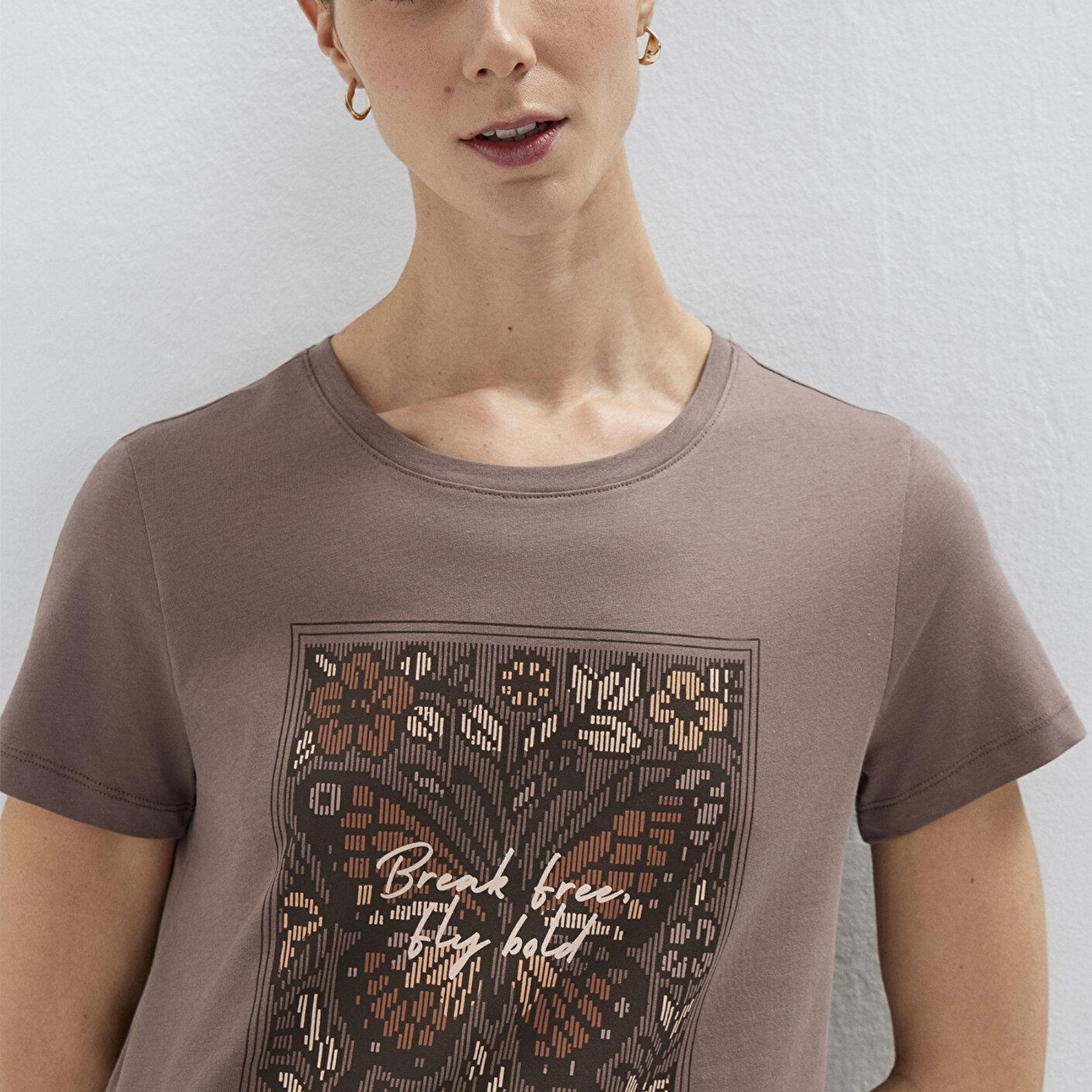 Mavi Kelebek Baskılı Kahverengi Tişört Semi Slim Fit / Yarı Dar Kesim 1613867-70383
