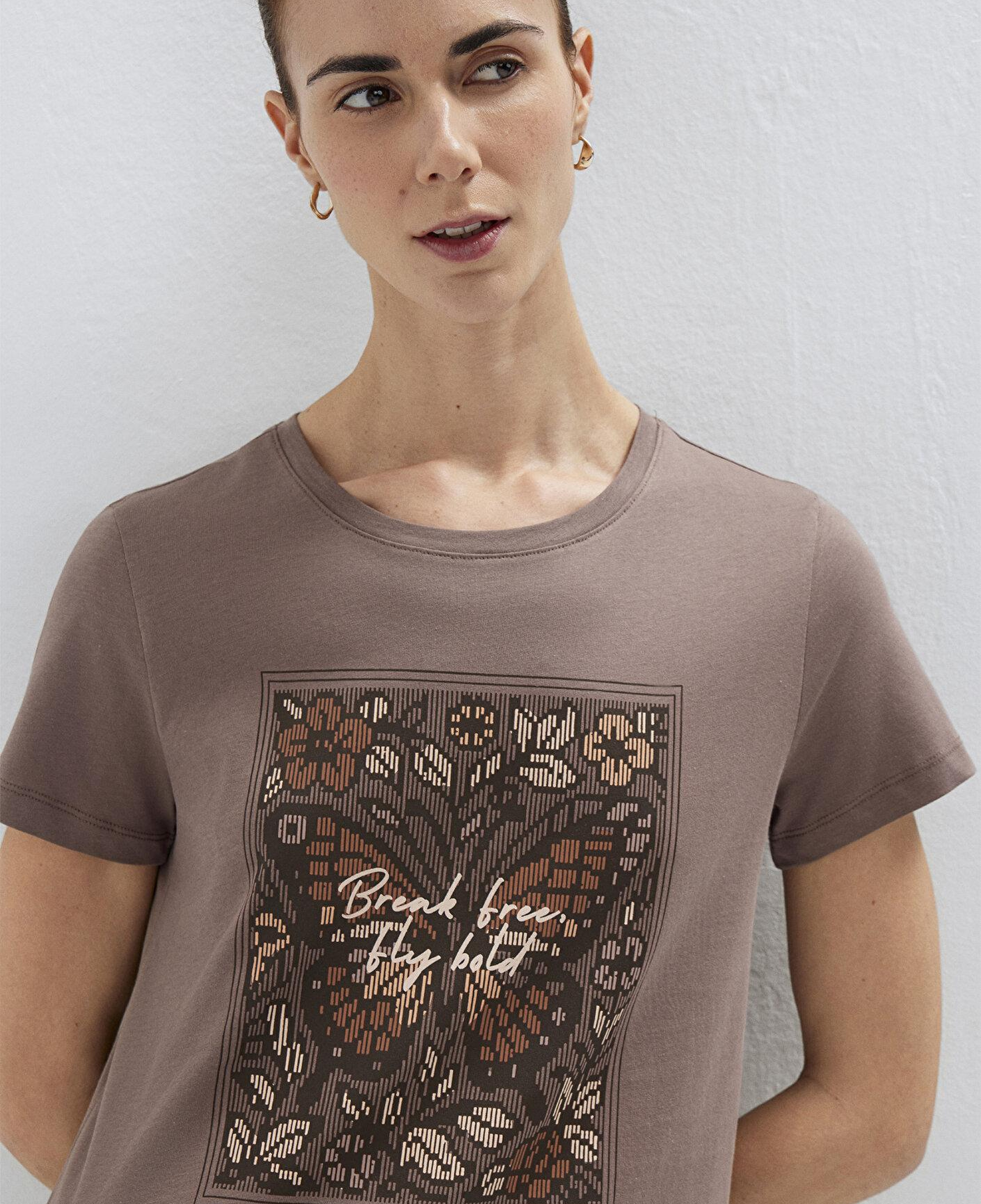 Mavi Kelebek Baskılı Kahverengi Tişört Semi Slim Fit / Yarı Dar Kesim 1613867-70383