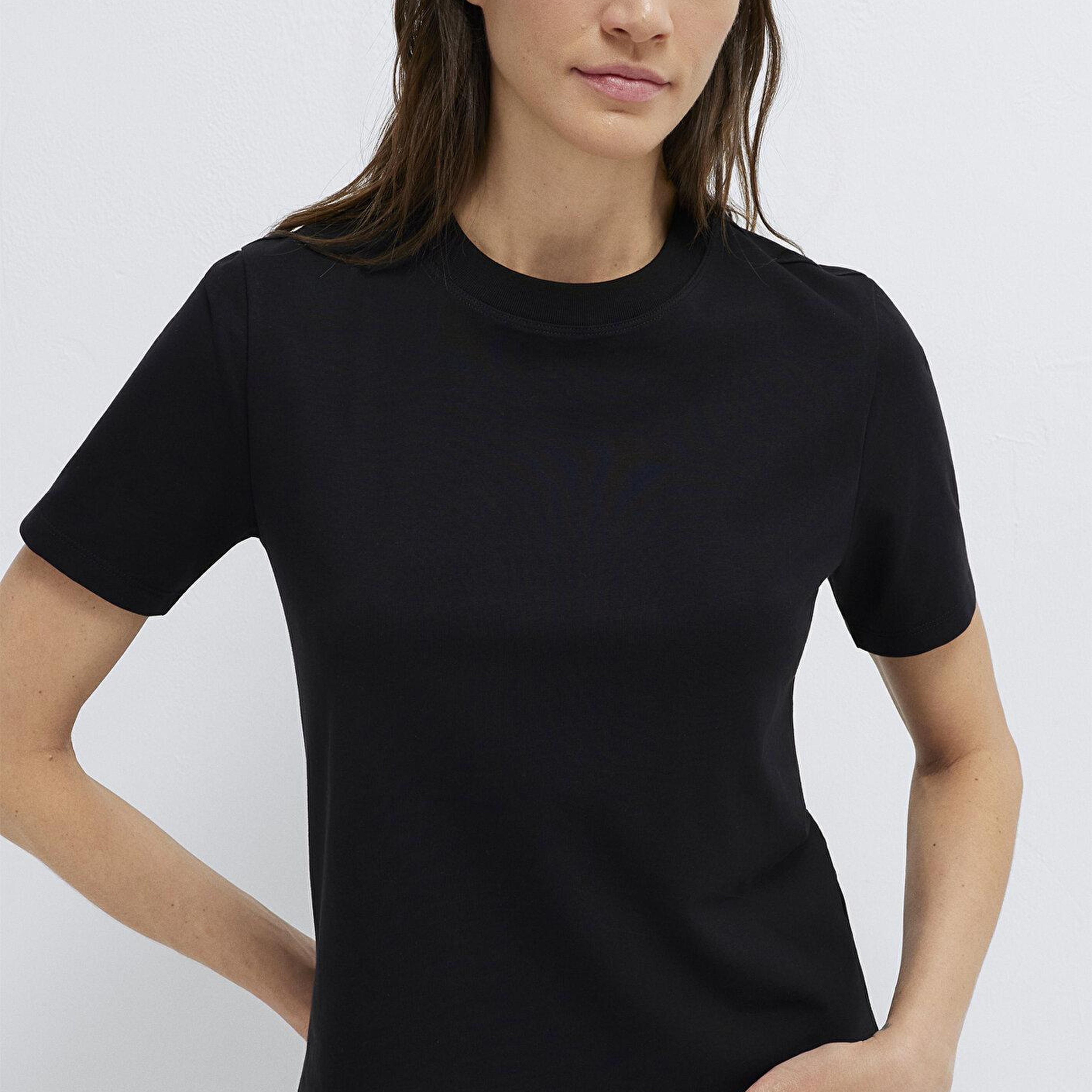 Mavi Siyah Basic Tişört Semi Slim Fit / Yarı Dar Kesim 1613895-900
