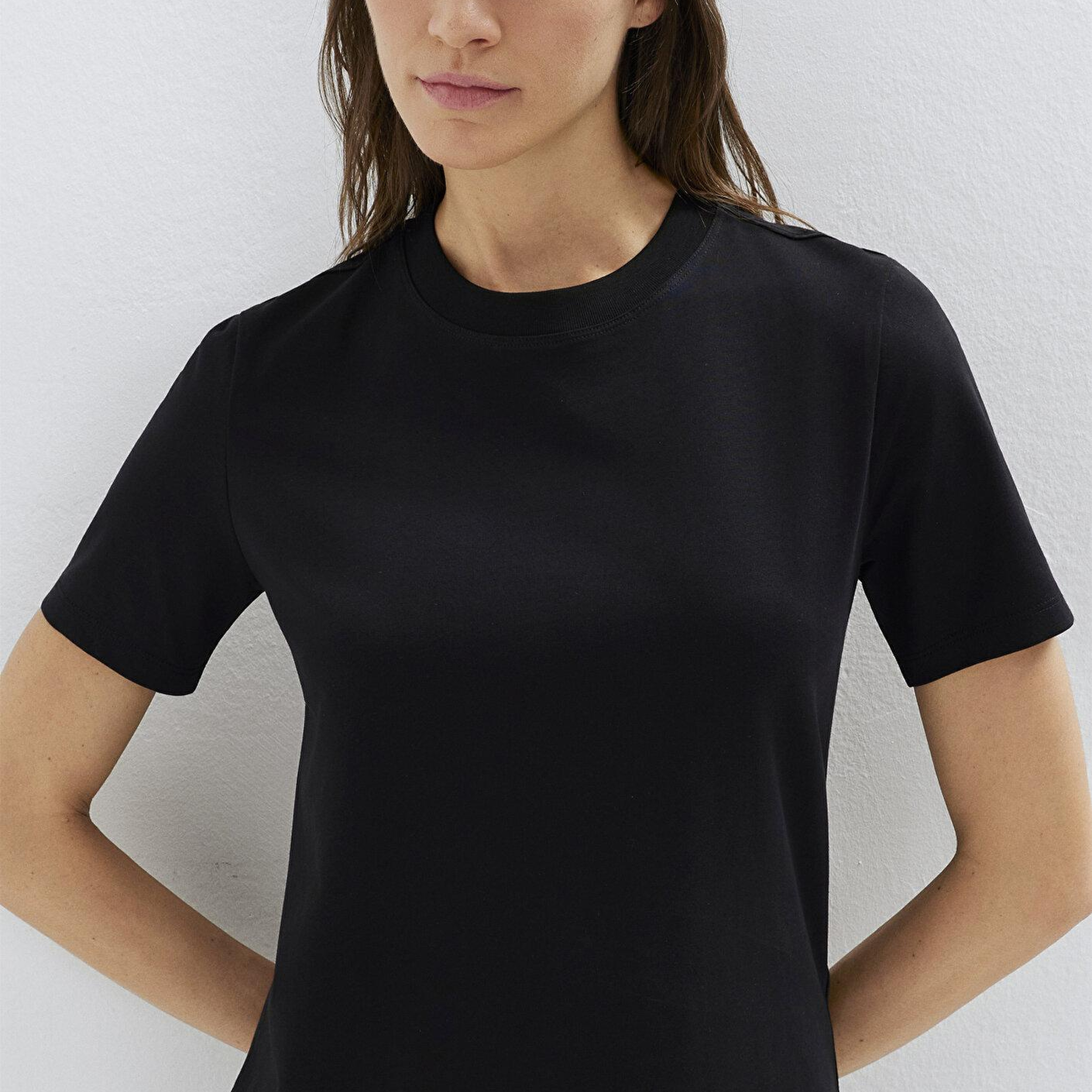 Mavi Siyah Basic Tişört Semi Slim Fit / Yarı Dar Kesim 1613895-900