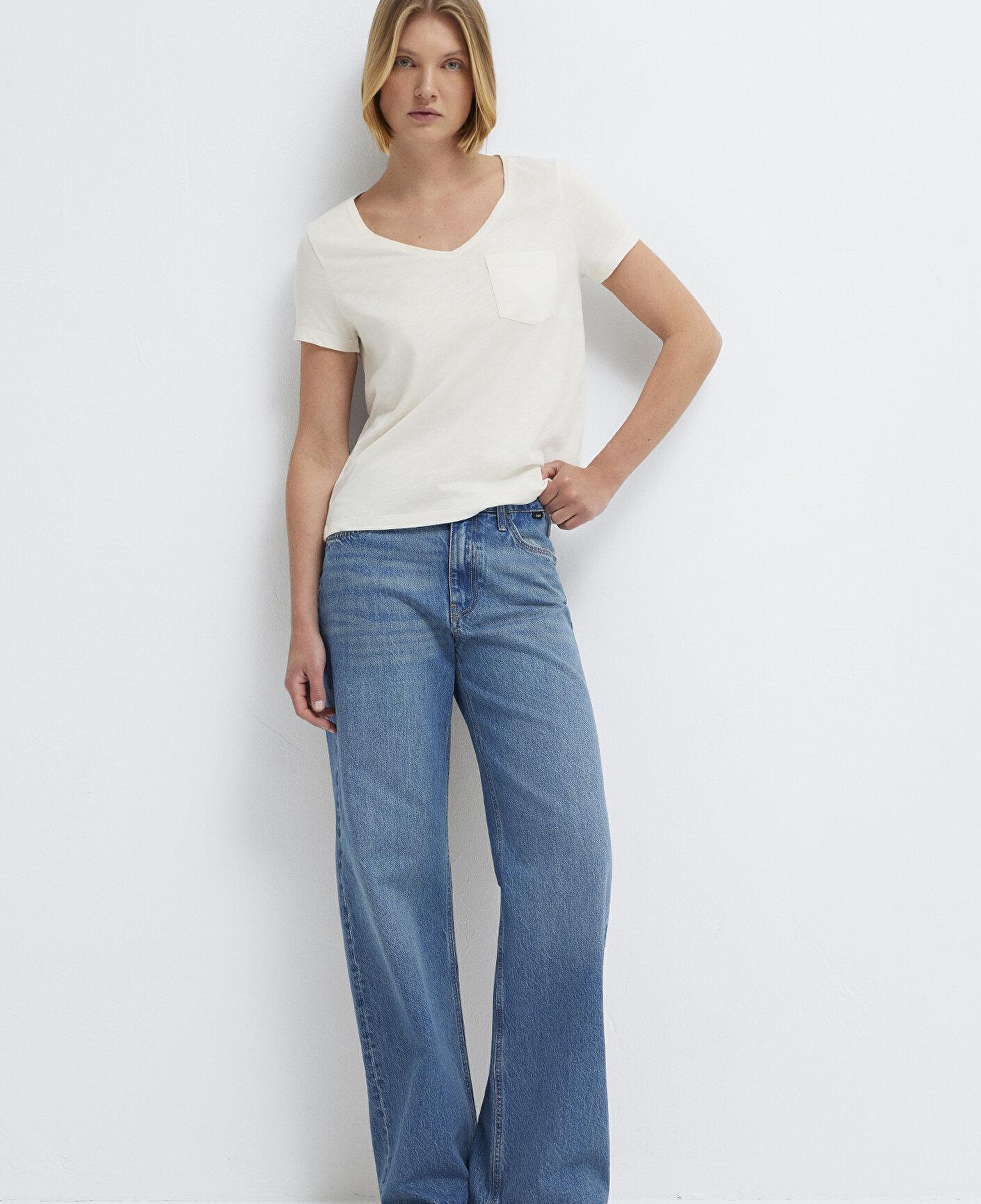 Mavi V Yaka Ekru Basic Tişört Slim Fit / Dar Kesim 1614178-80194