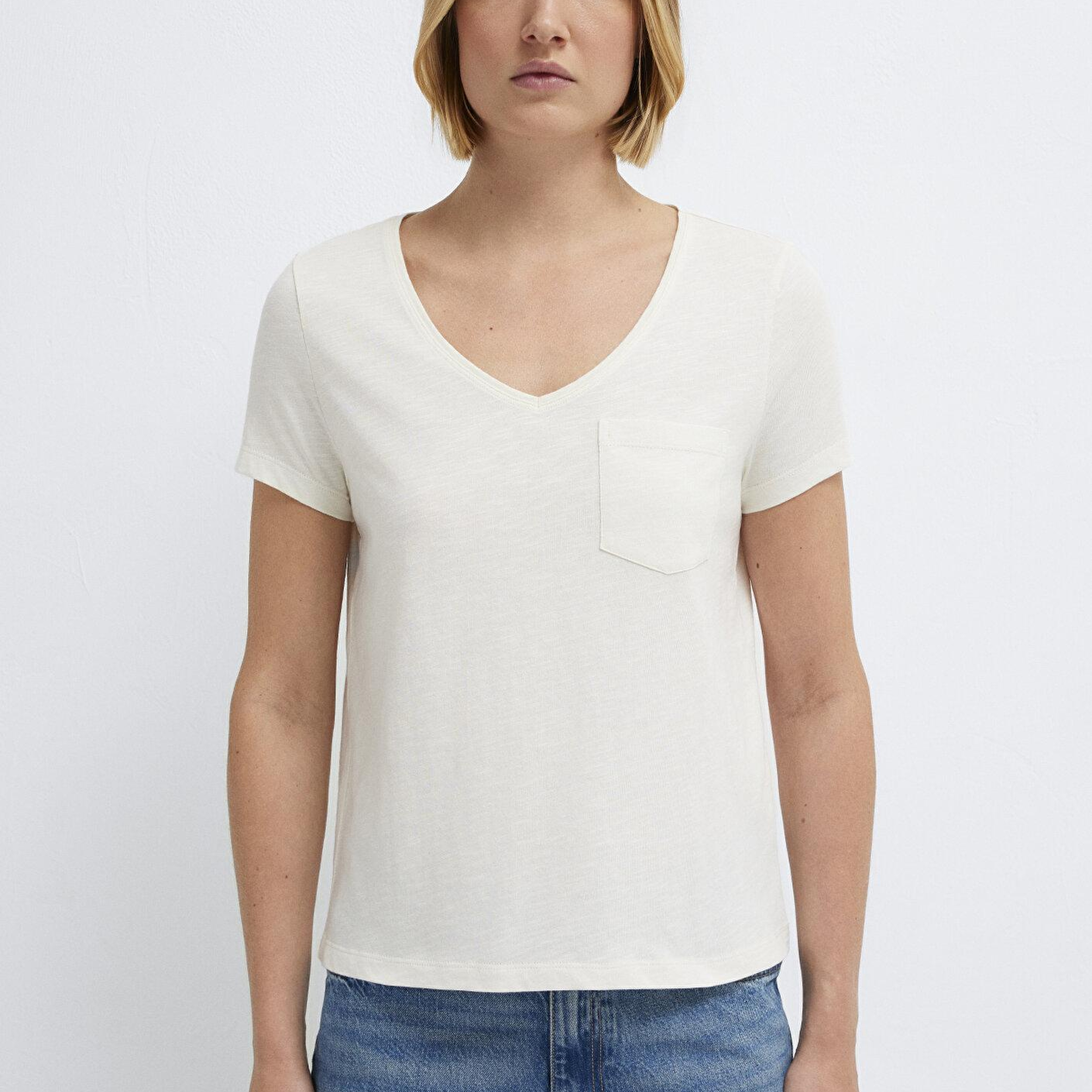 Mavi V Yaka Ekru Basic Tişört Slim Fit / Dar Kesim 1614178-80194