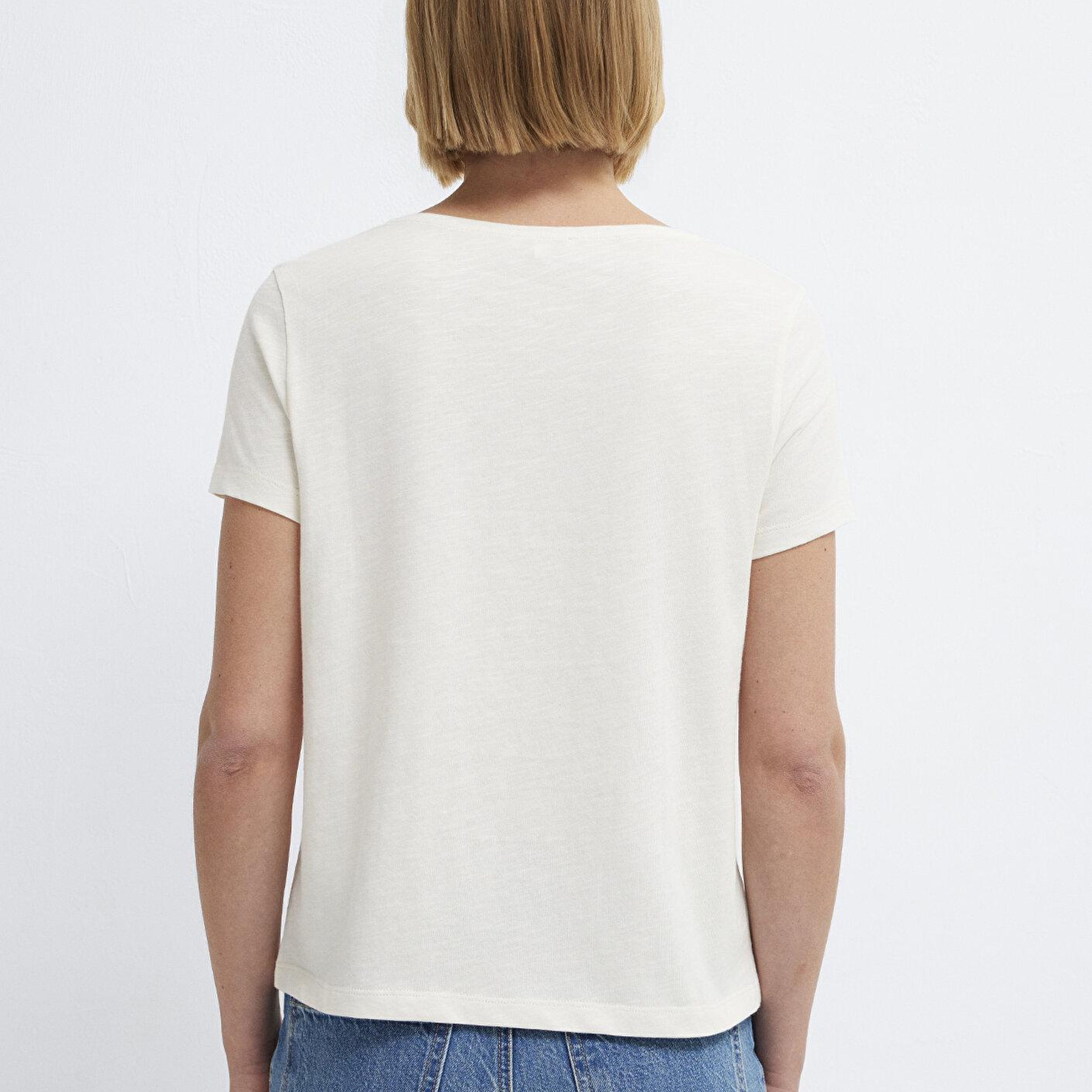 Mavi V Yaka Ekru Basic Tişört Slim Fit / Dar Kesim 1614178-80194