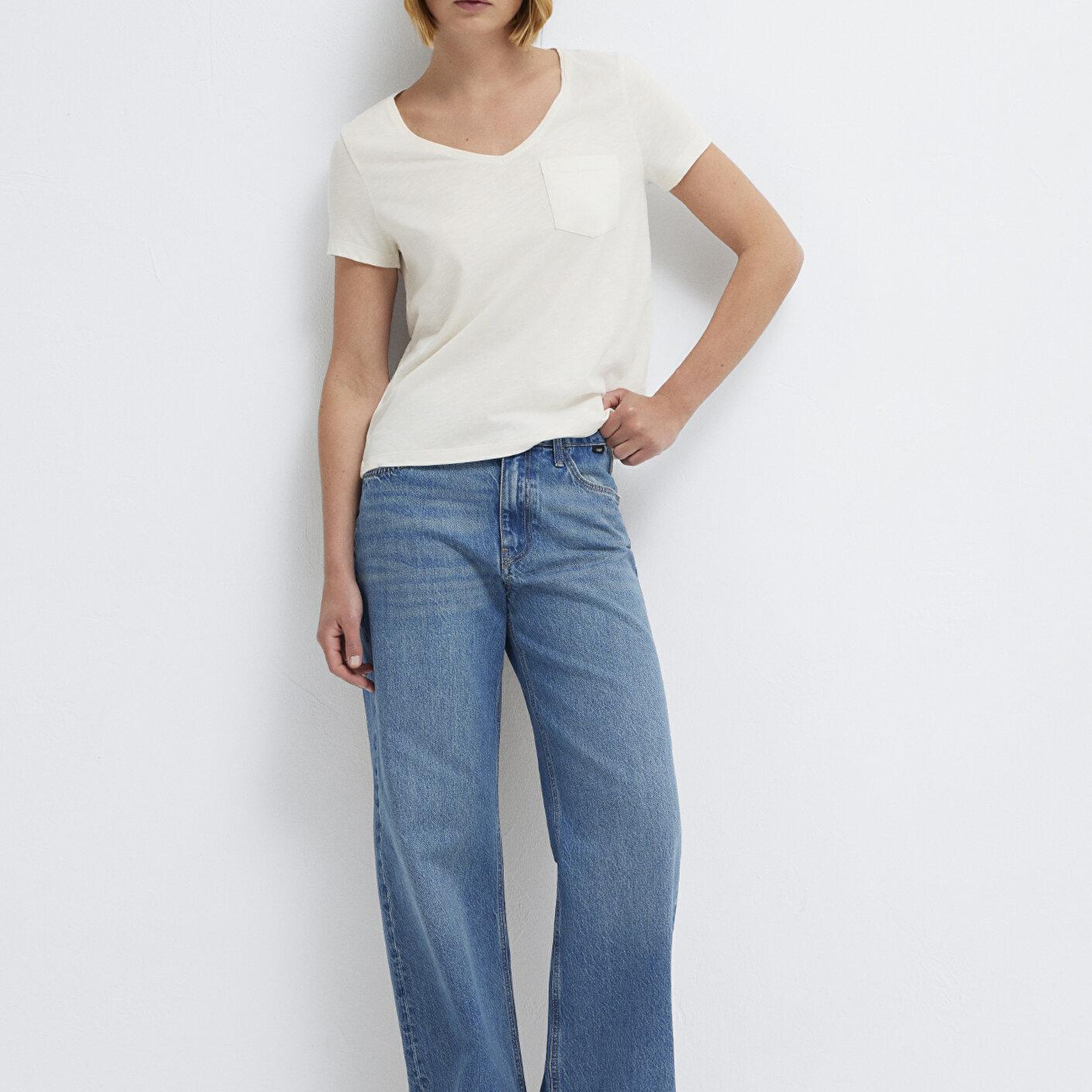 Mavi V Yaka Ekru Basic Tişört Slim Fit / Dar Kesim 1614178-80194