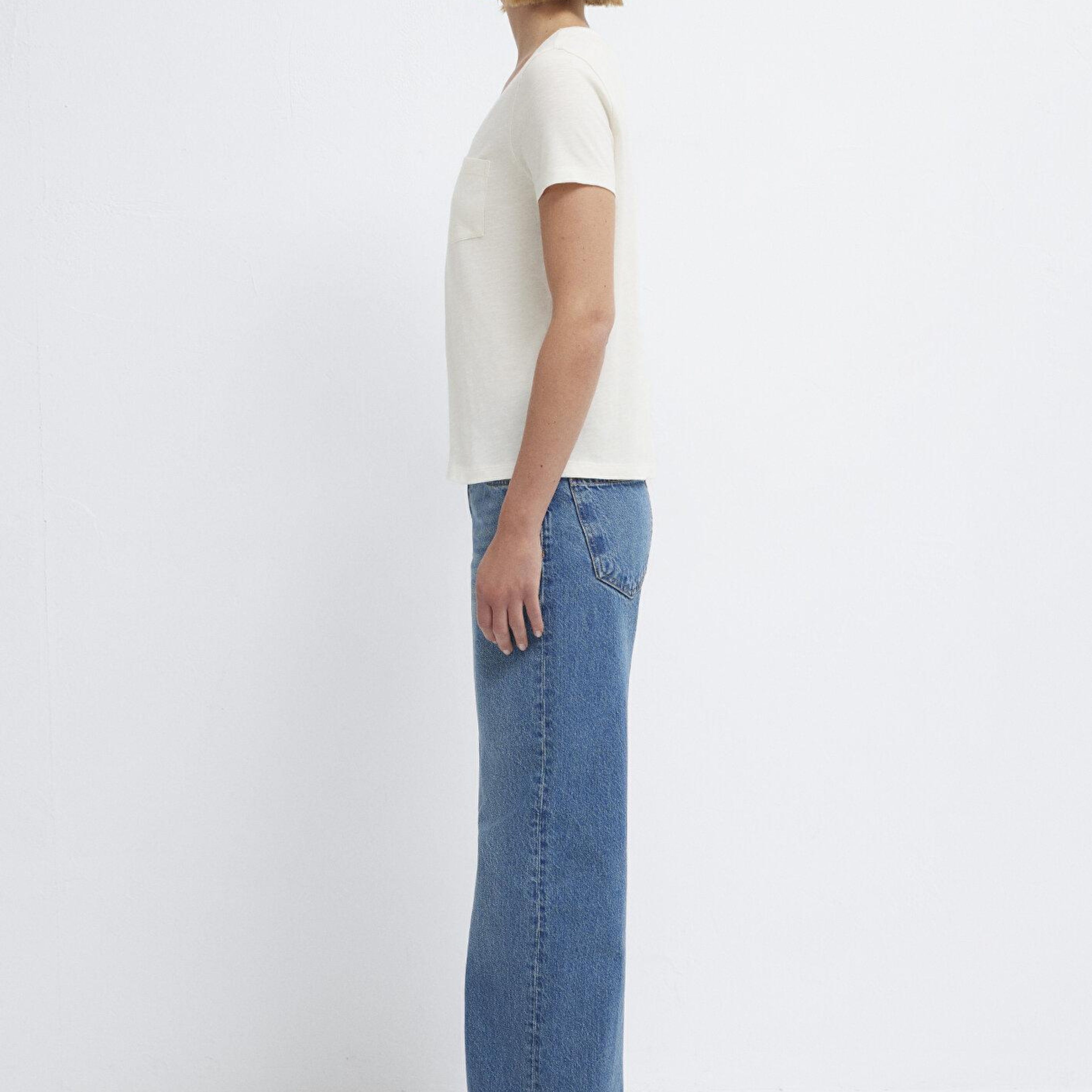 Mavi V Yaka Ekru Basic Tişört Slim Fit / Dar Kesim 1614178-80194