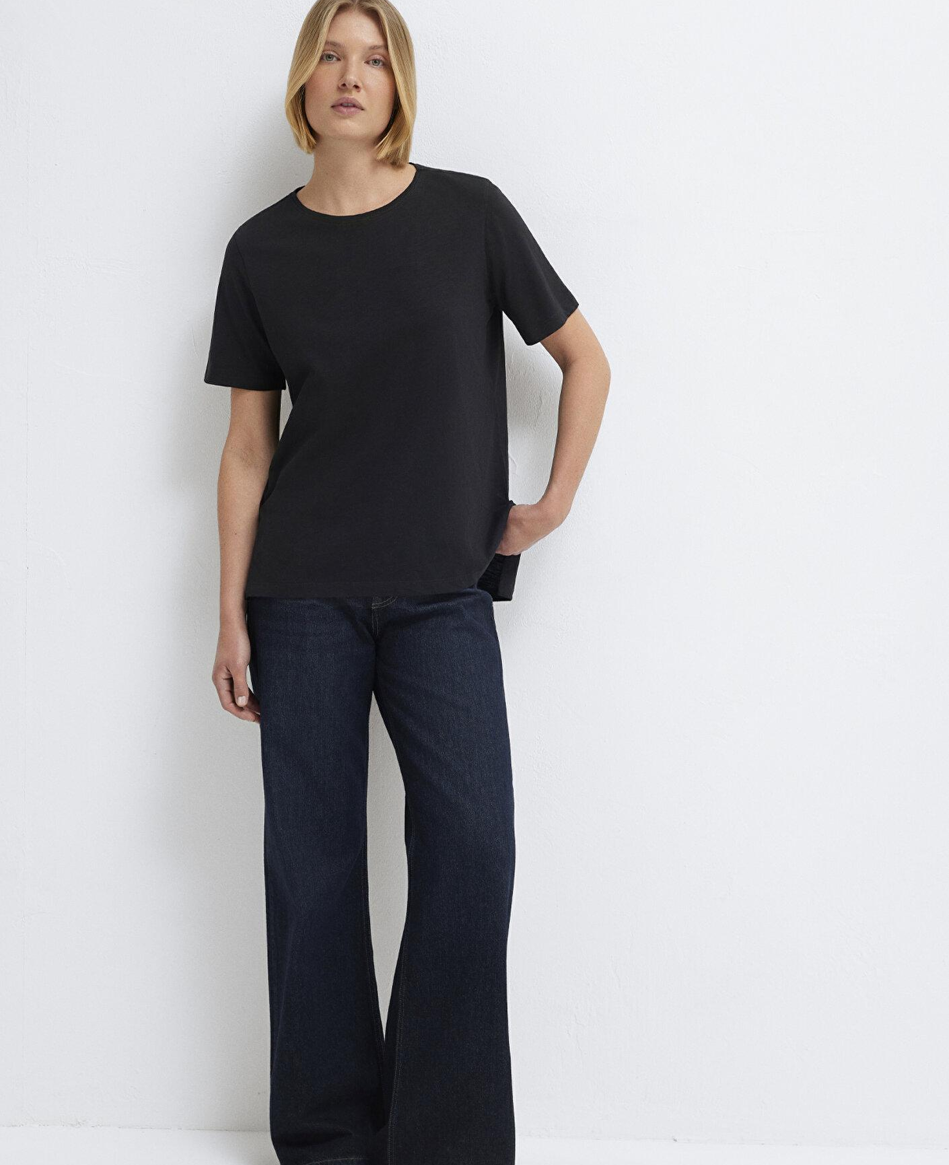 Mavi Yırtmaç Detaylı Siyah Tişört Loose Fit / Bol Rahat Kesim 1614174-900