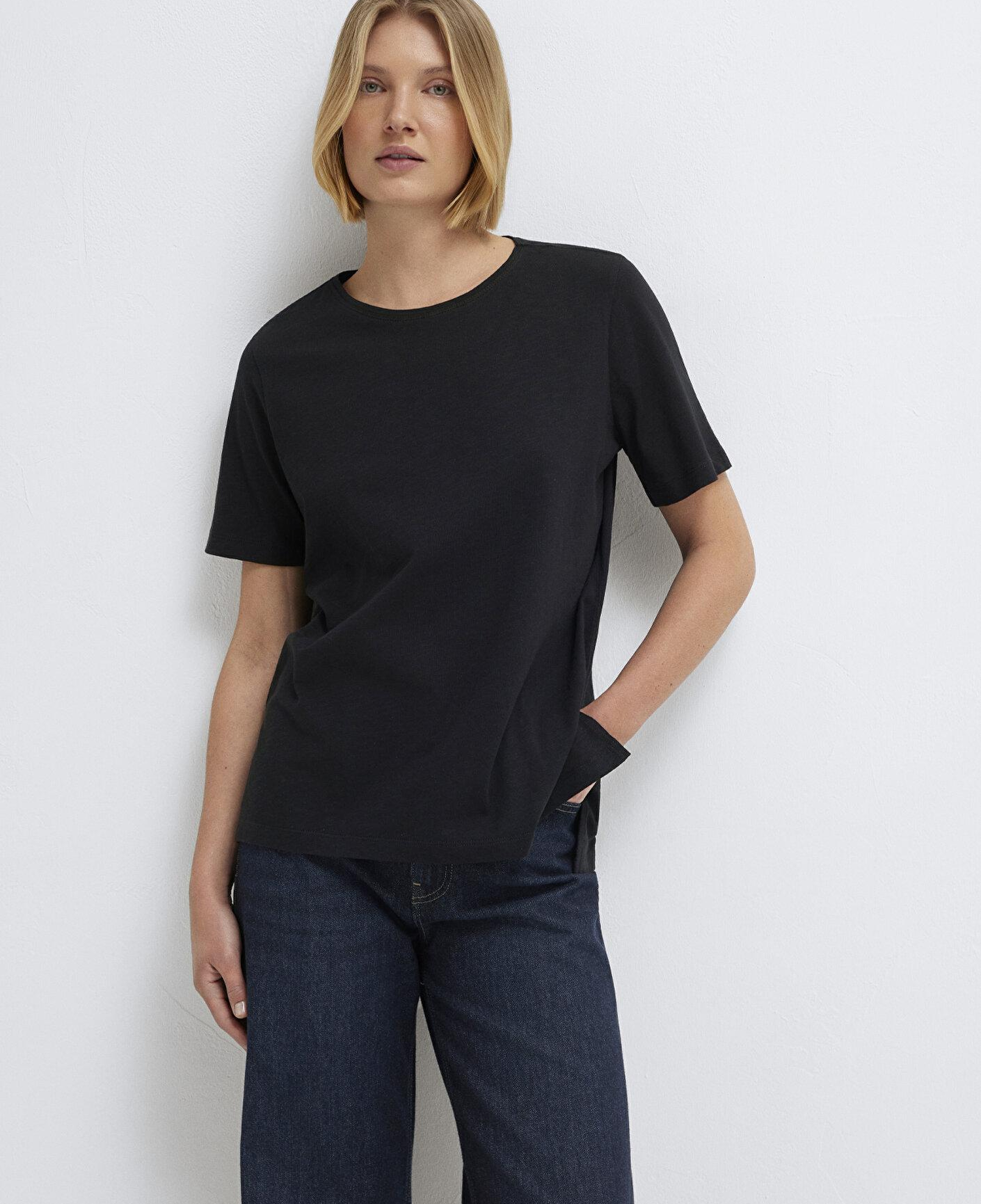 Mavi Yırtmaç Detaylı Siyah Tişört Loose Fit / Bol Rahat Kesim 1614174-900