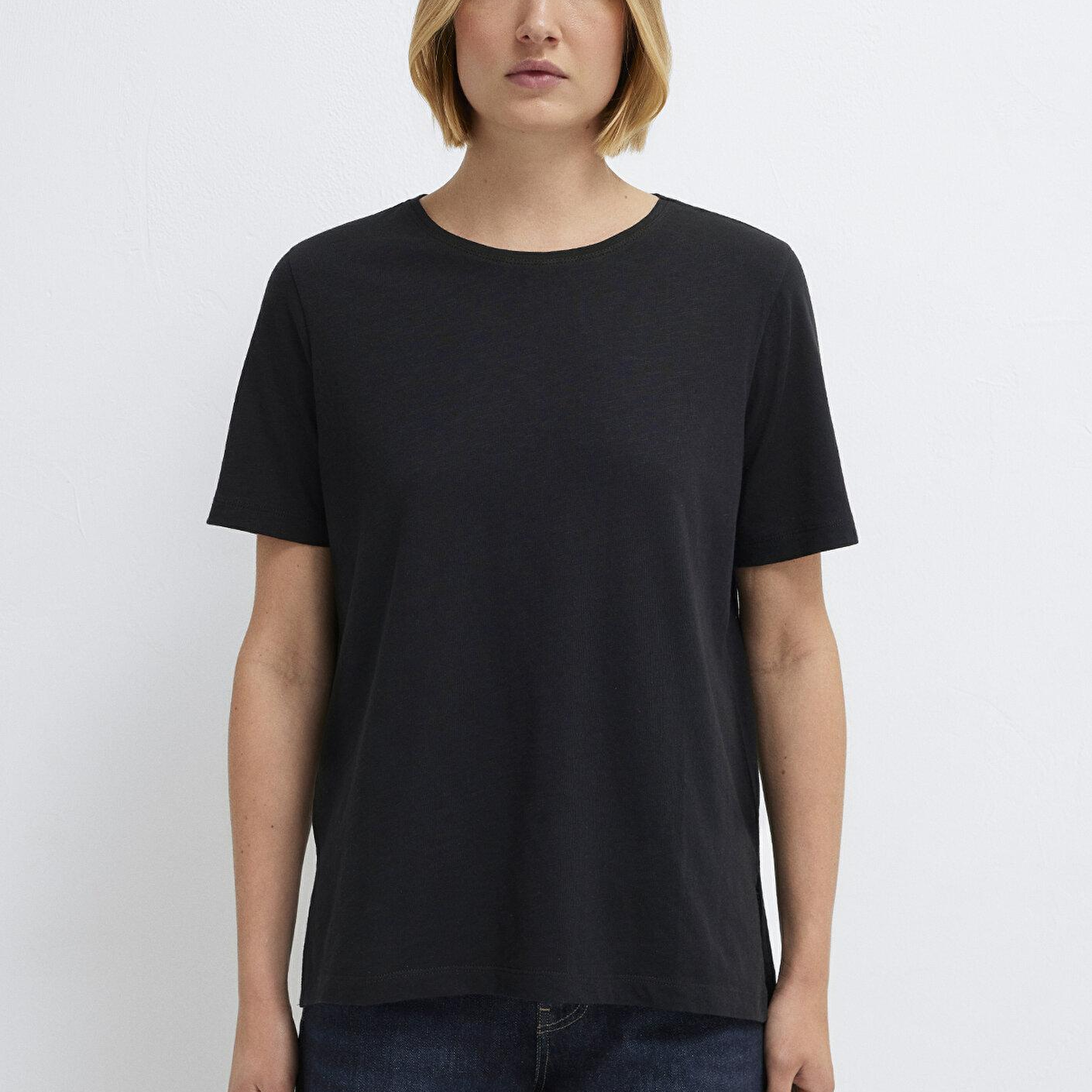 Mavi Yırtmaç Detaylı Siyah Tişört Loose Fit / Bol Rahat Kesim 1614174-900
