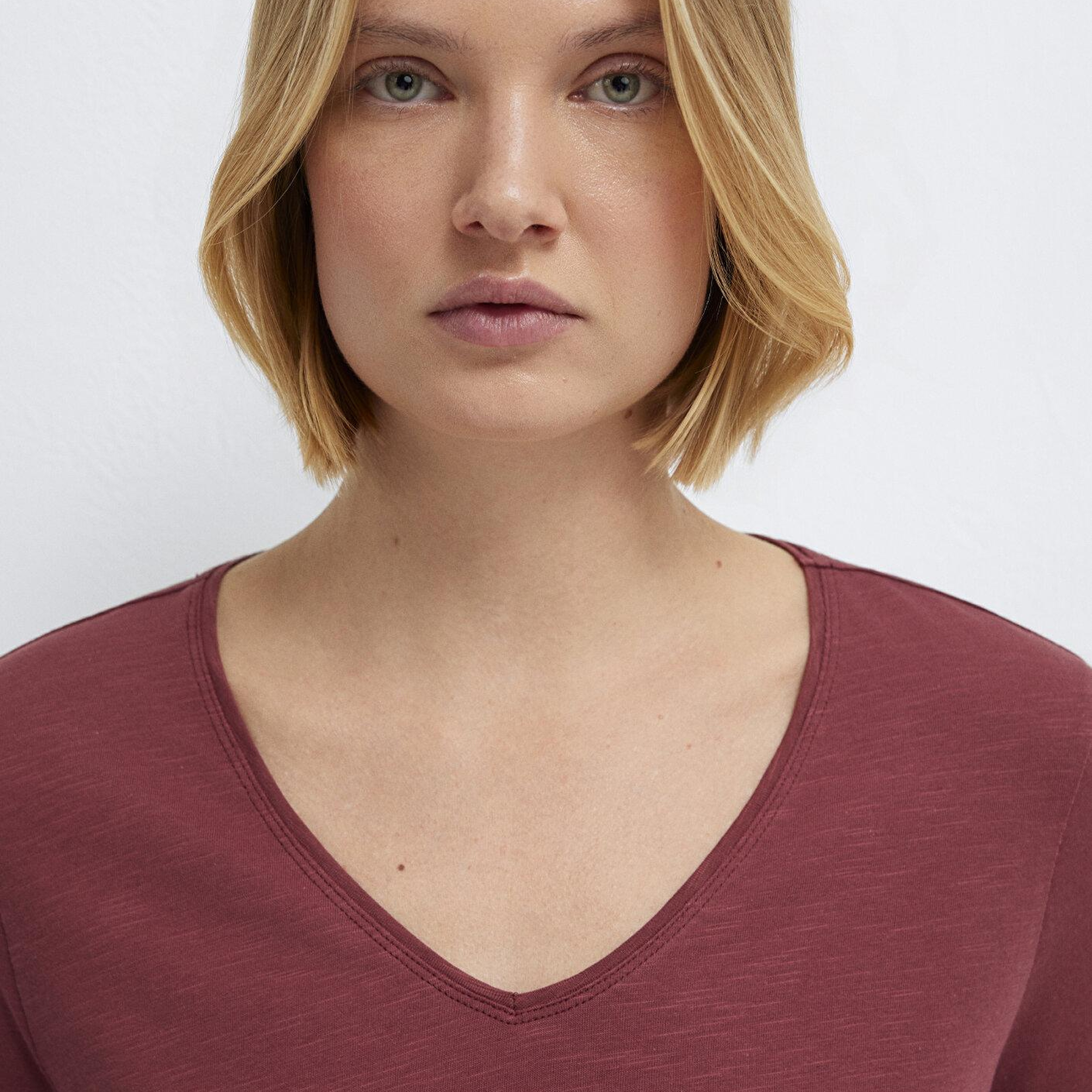 Mavi V Yaka Bordo Basic Tişört Slim Fit / Dar Kesim 1614176-70412