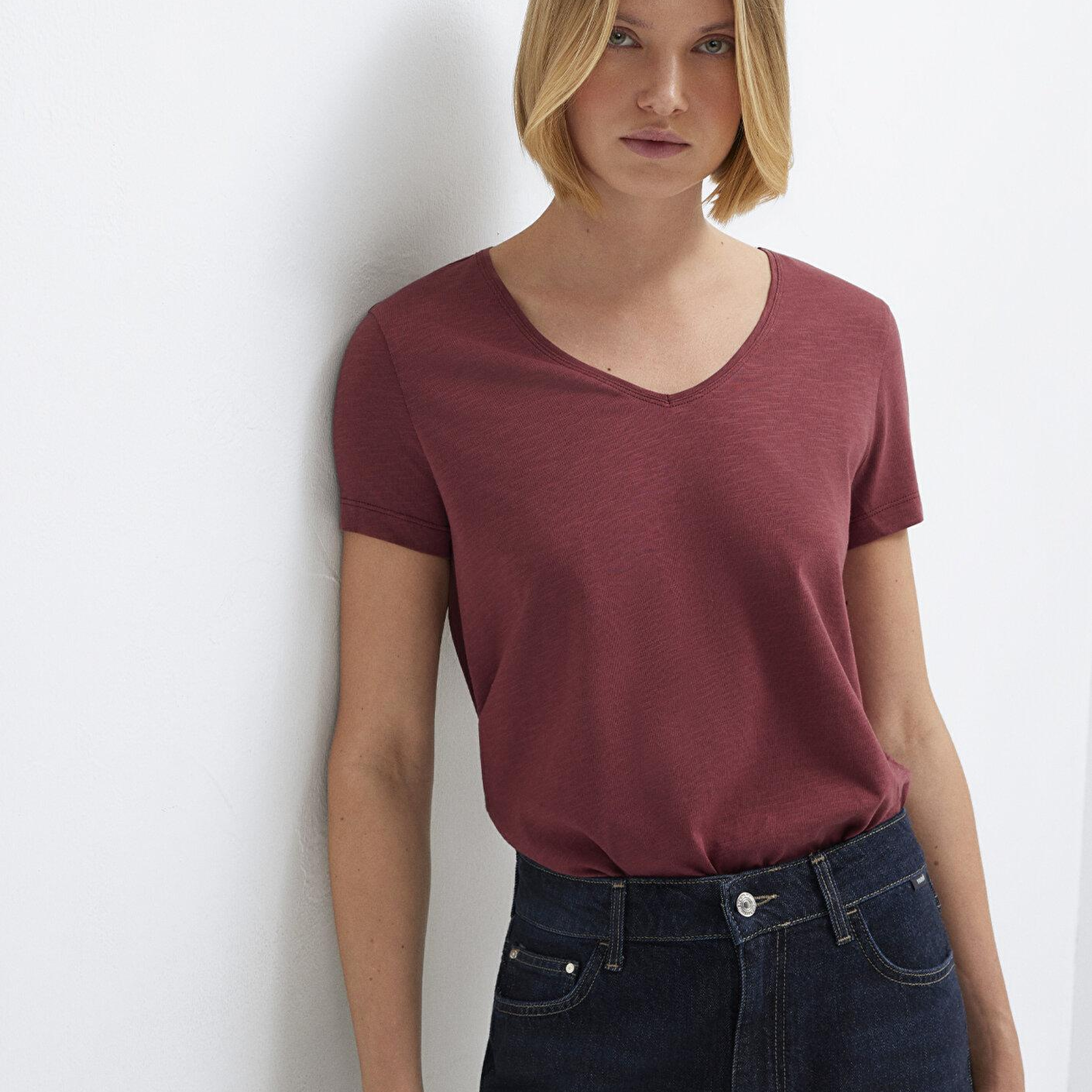 Mavi V Yaka Bordo Basic Tişört Slim Fit / Dar Kesim 1614176-70412