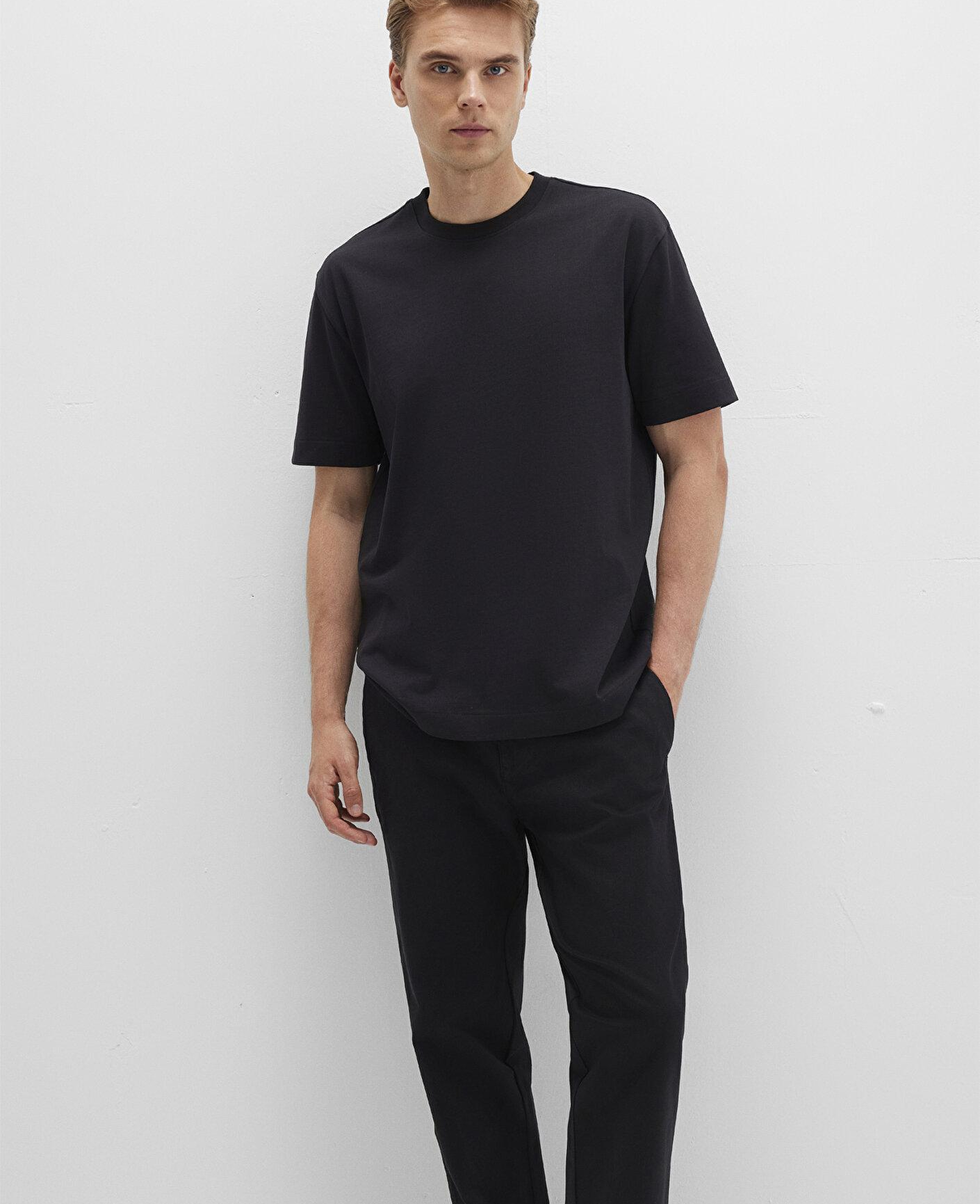 Mavi Bisiklet Yaka Siyah Basic Tişört Loose Fit / Bol Rahat Kesim 0612864-900
