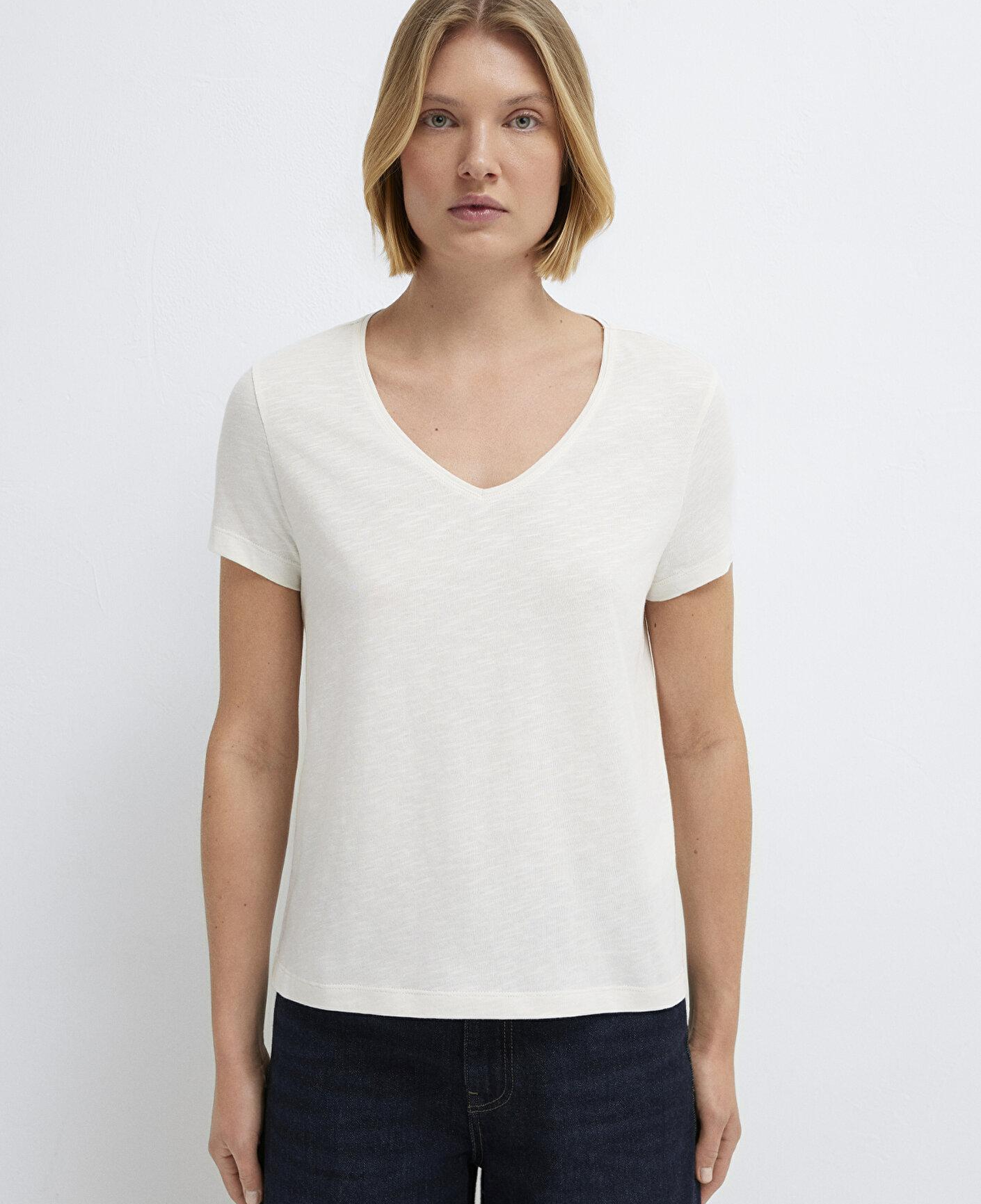 Mavi V Yaka Ekru Basic Tişört Slim Fit / Dar Kesim 1614176-80194