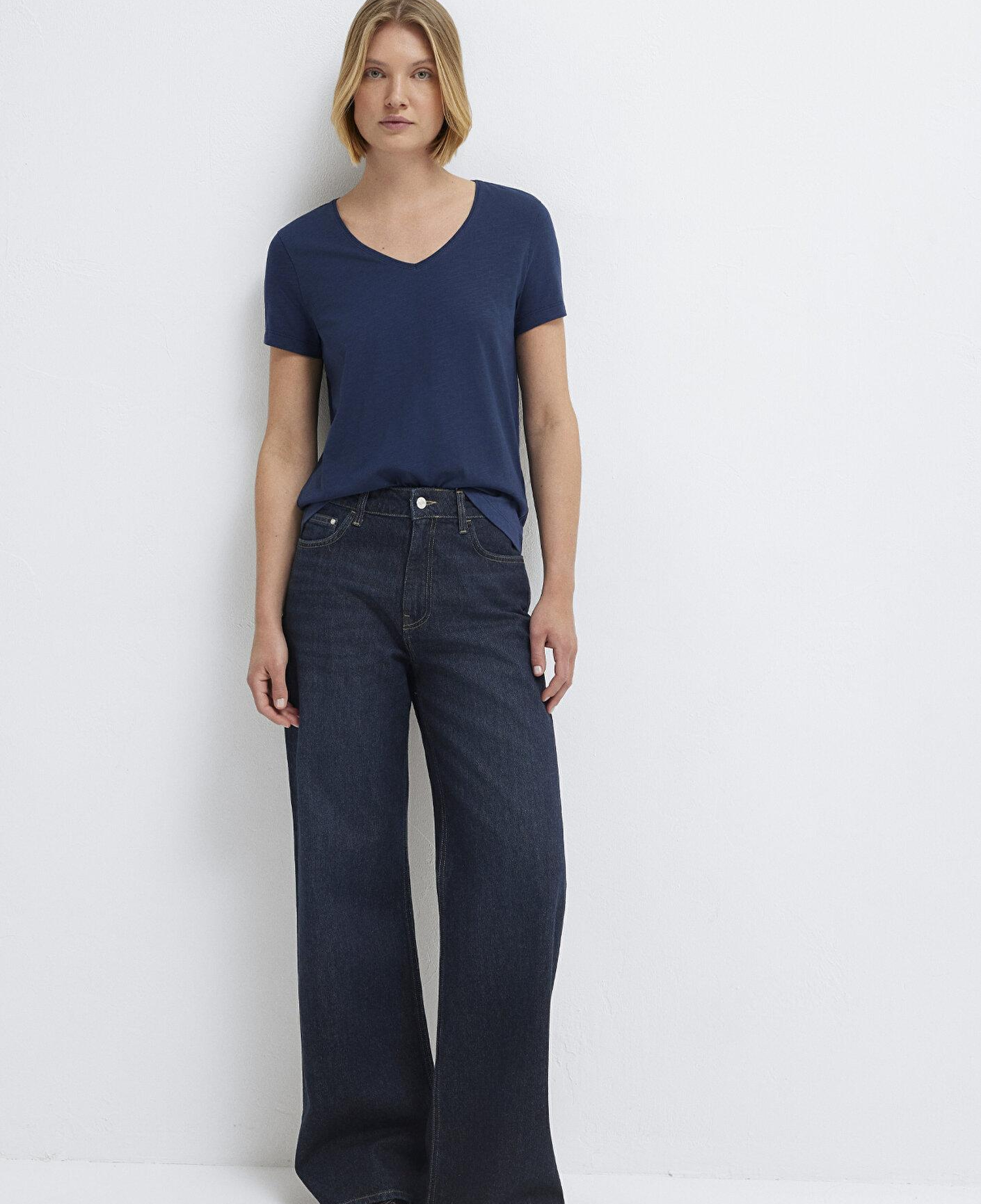 Mavi V Yaka Lacivert Basic Tişört Slim Fit / Dar Kesim 1614176-70497